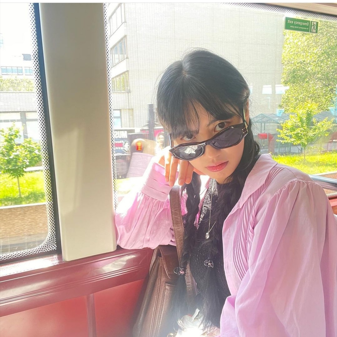 (W) Dior Diorsignature B1U Butterfly Sunglasses Black 착용 스타일 - 1