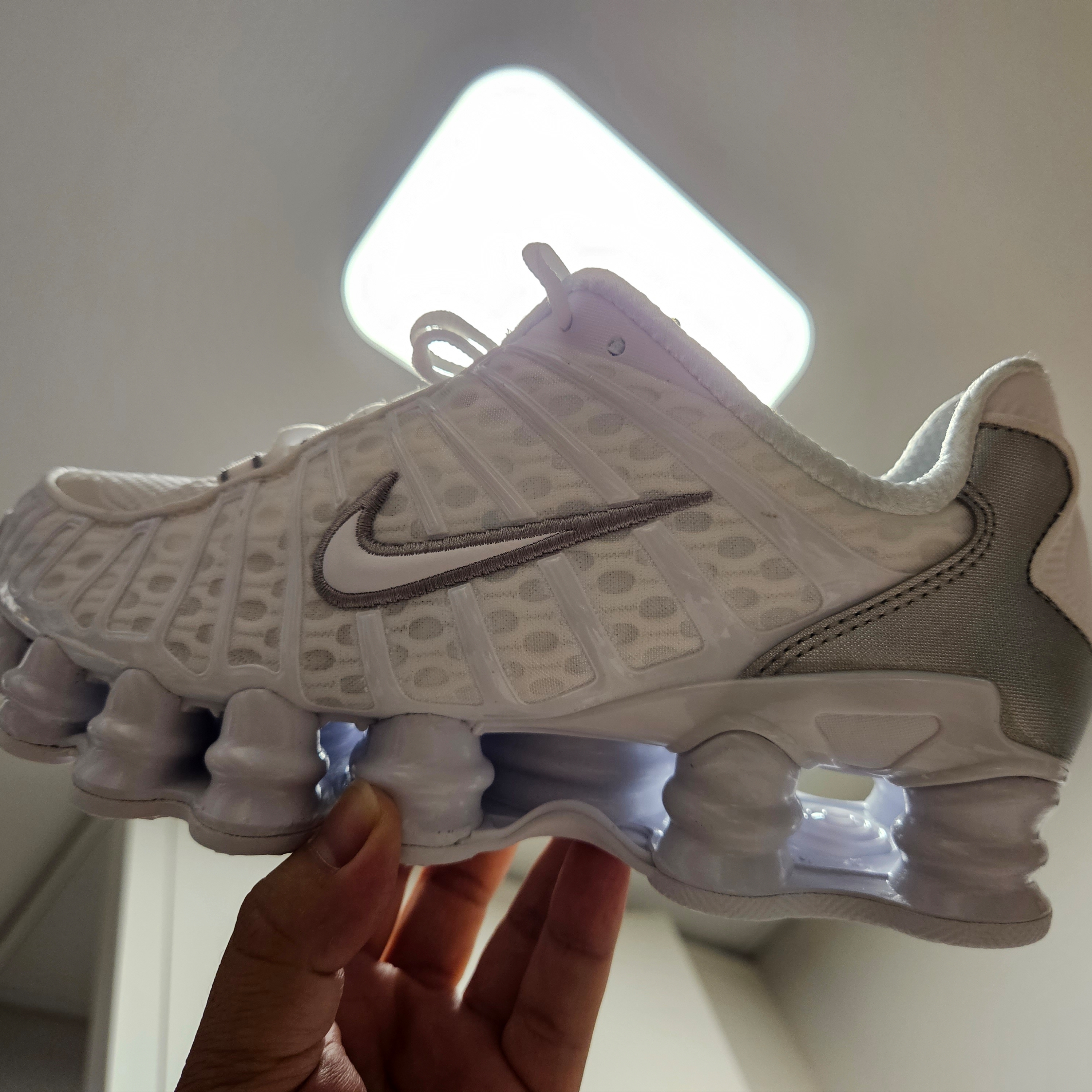 (W) Nike Shox TL White and Max Orange 착용 스타일