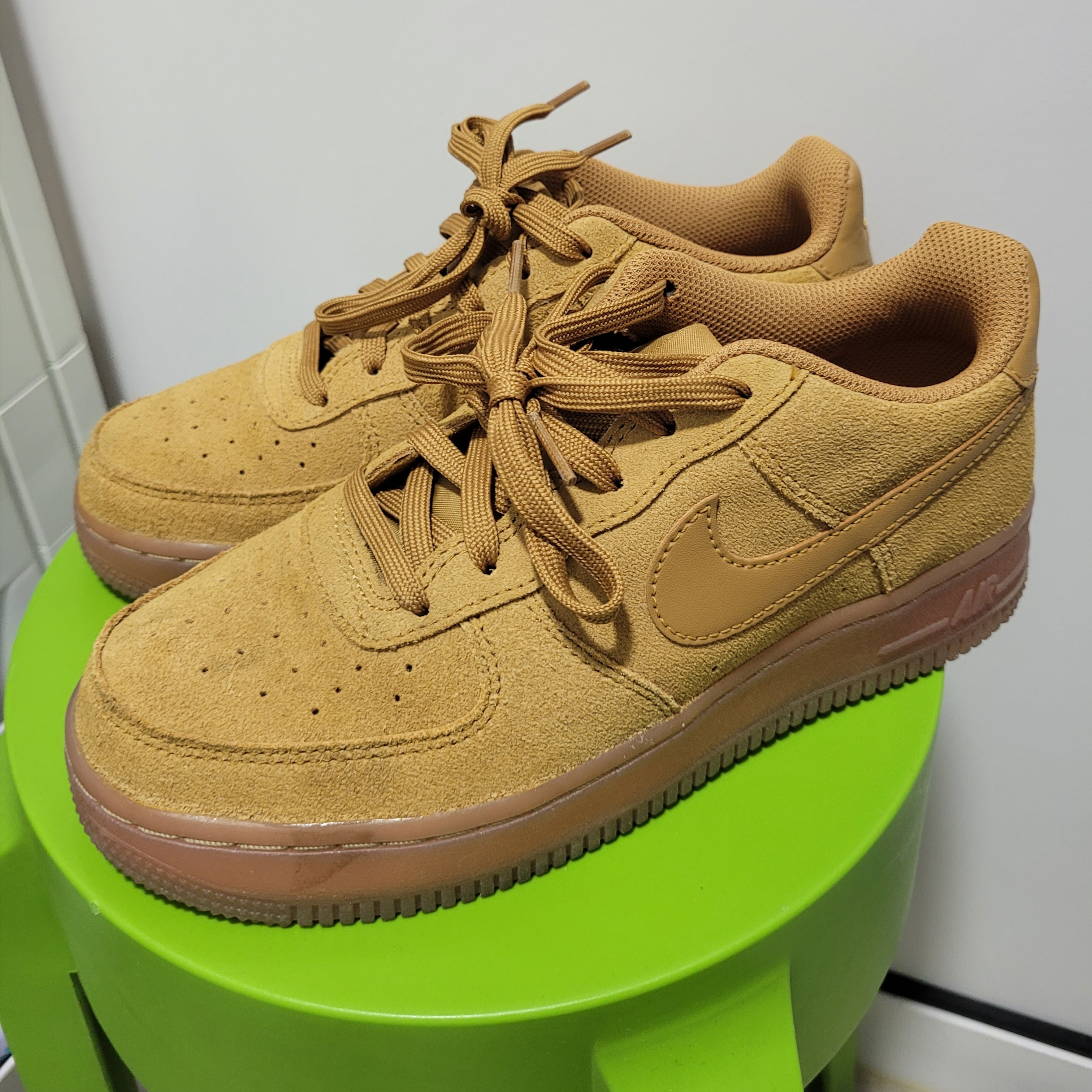 (GS) Nike Air Force 1 LV8 3 Wheat 착용 스타일