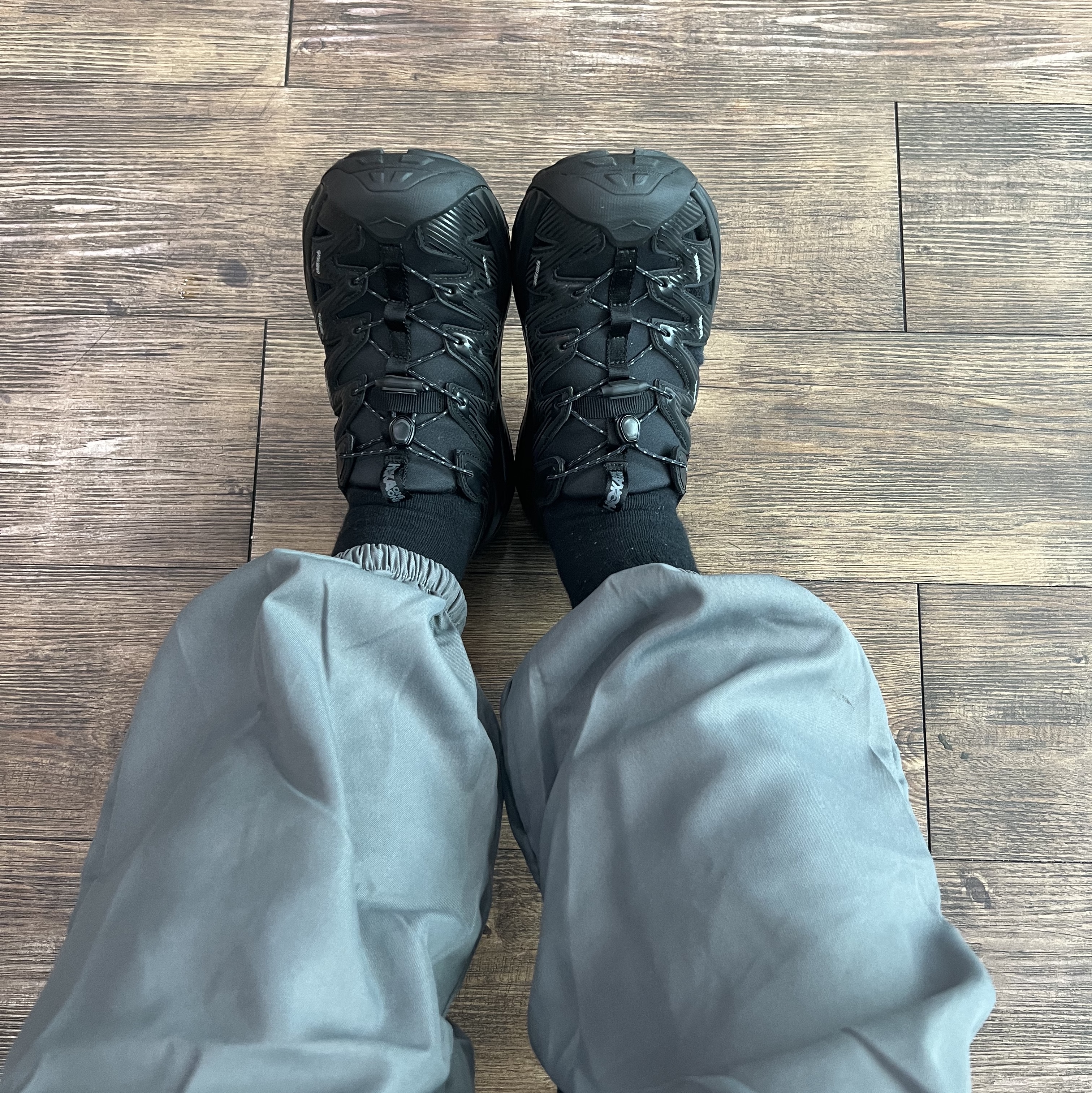 Hoka Hopara Black 착용 스타일
