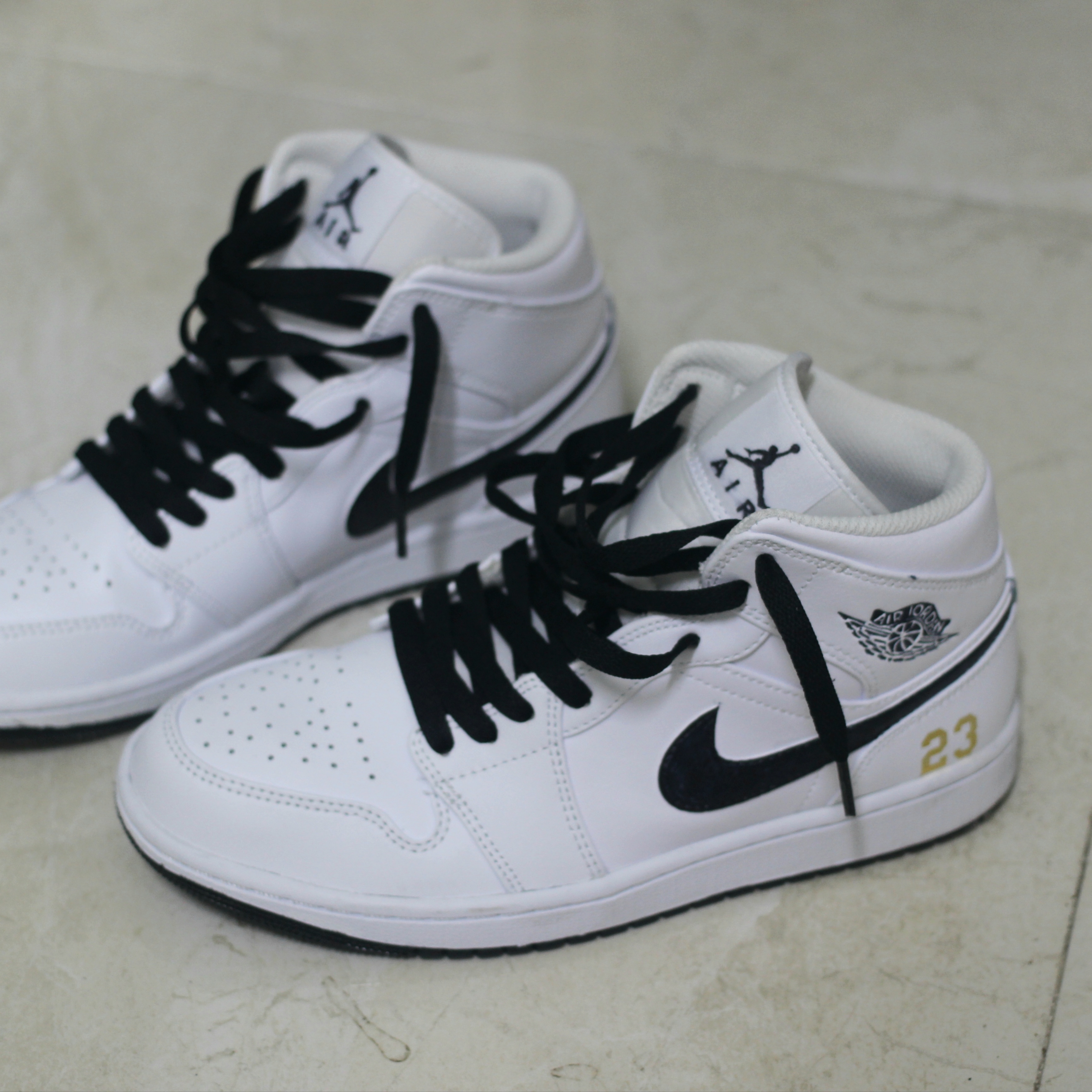 Jordan 1 Mid Triple White 2022, Jordan 1 Mid Triple White 착용 스타일 - 1