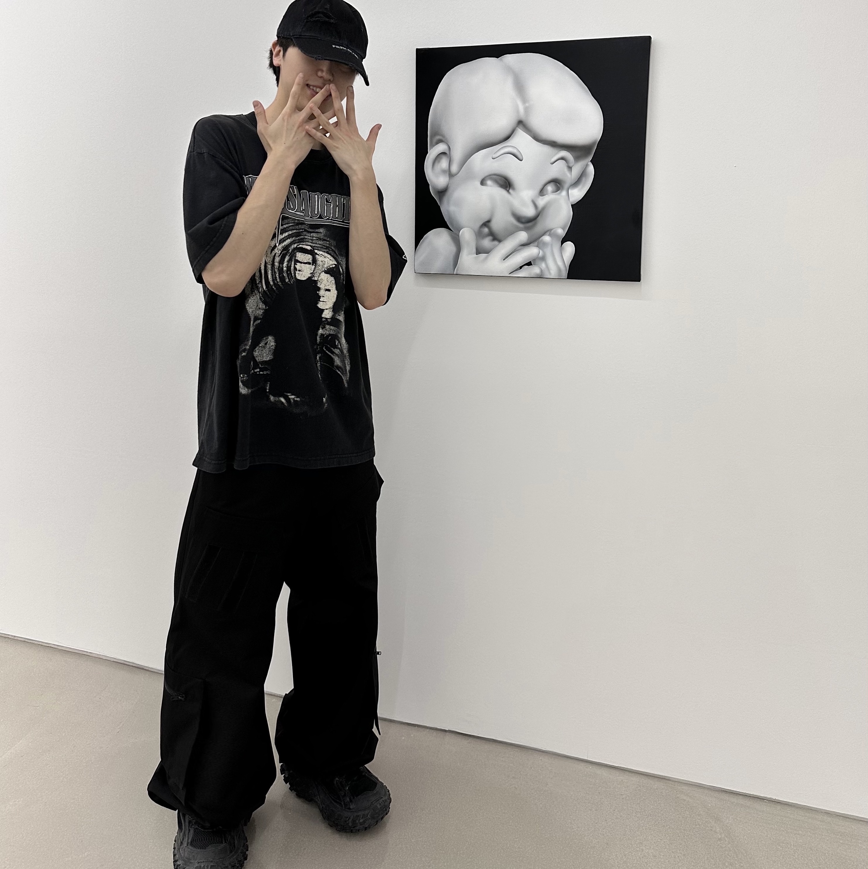 Balenciaga Defender Sneakers Black, AOP New Cargo Series 01 Black 착용 스타일