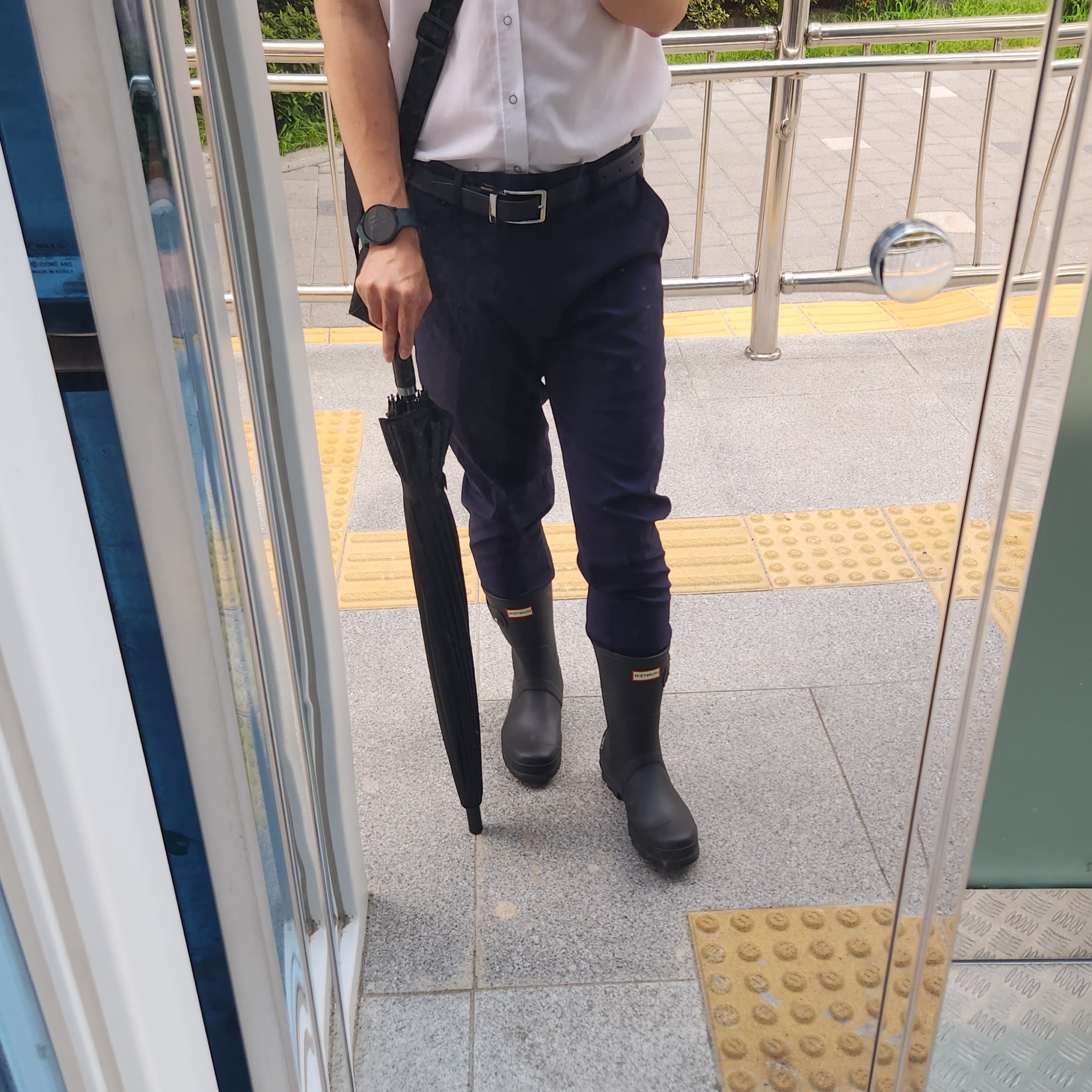 Hunter Original Short Wellington Boots Black 착용 스타일