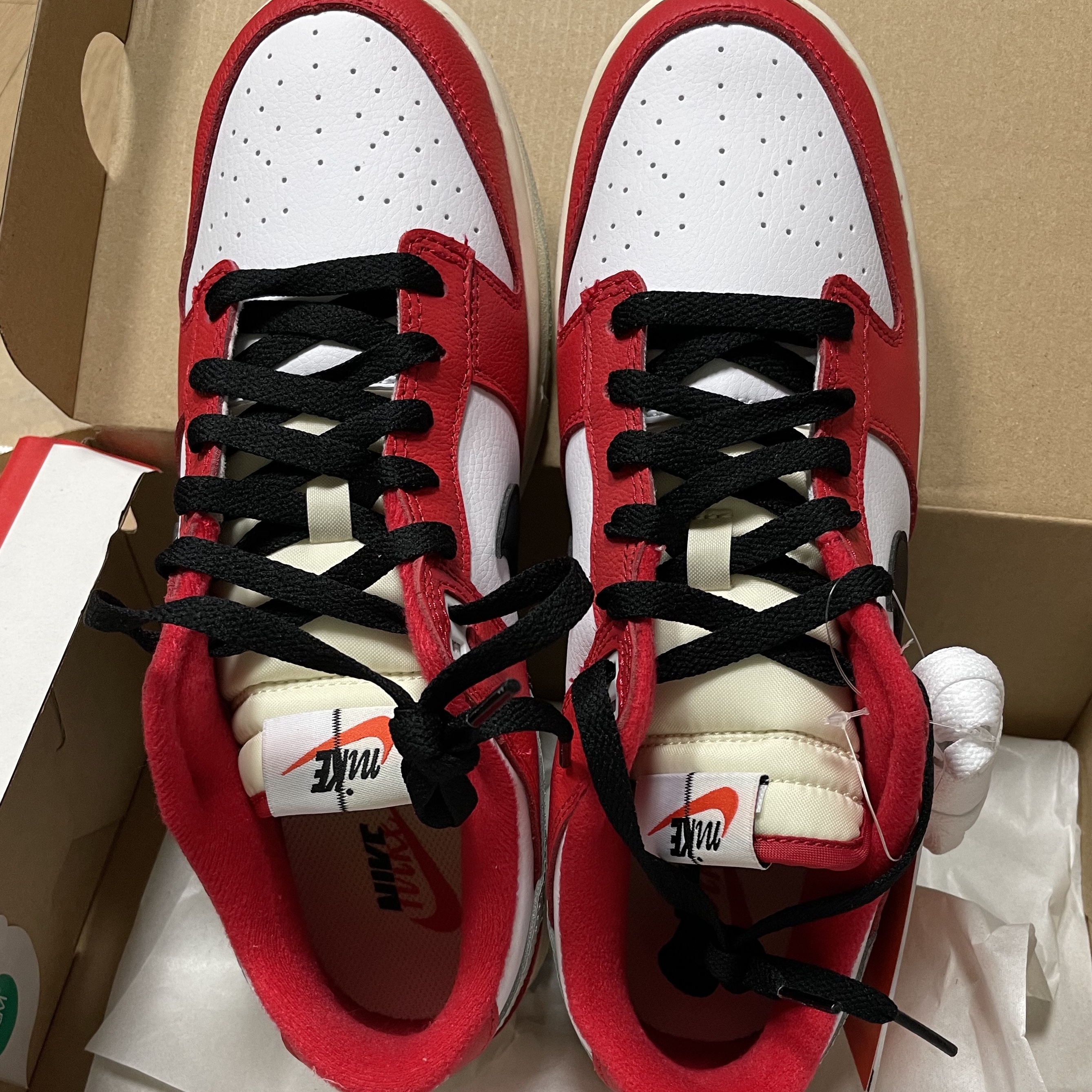 Nike Dunk Low Retro PRM University Red Black 착용 스타일
