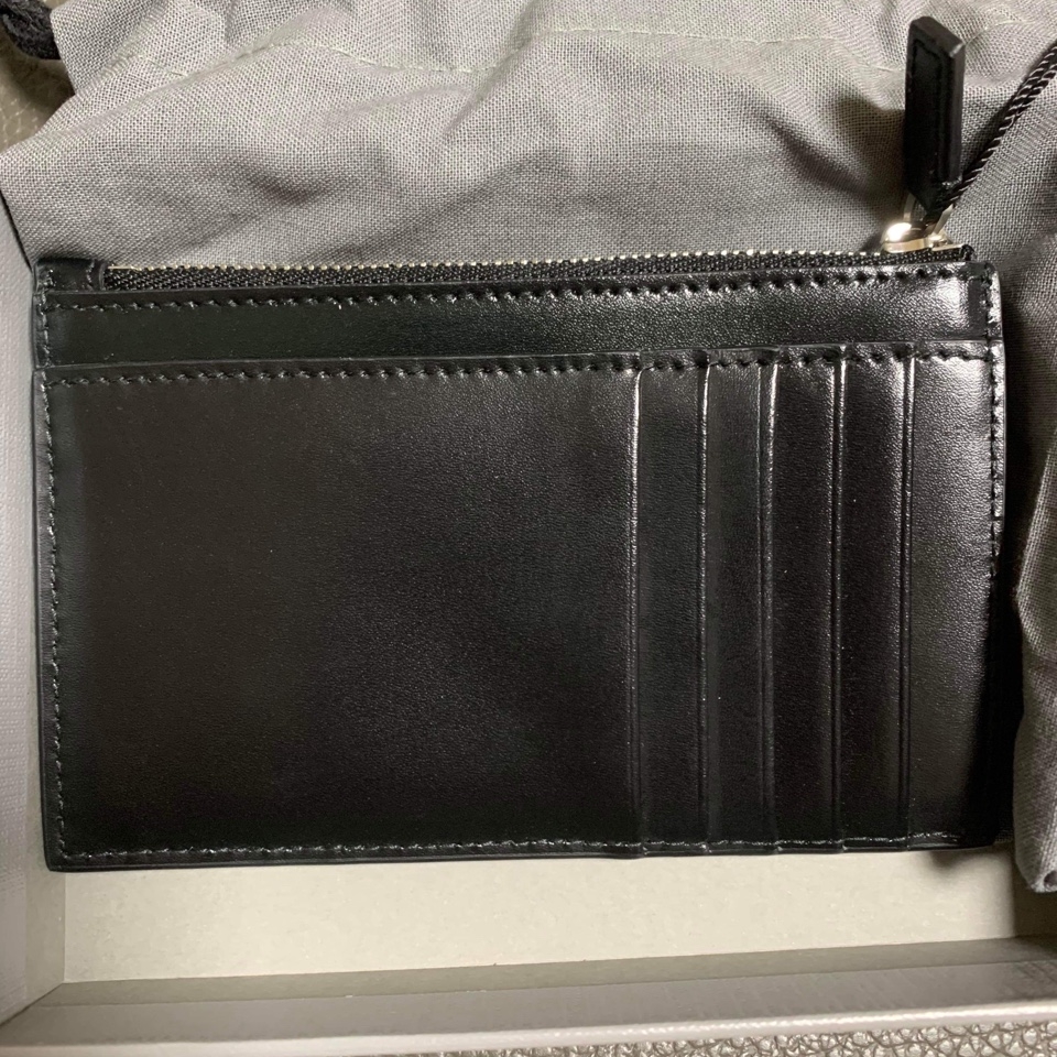 Balenciaga Zipped Coin & Card Holder in Smooth Calfskin Black 착용 스타일 - 2