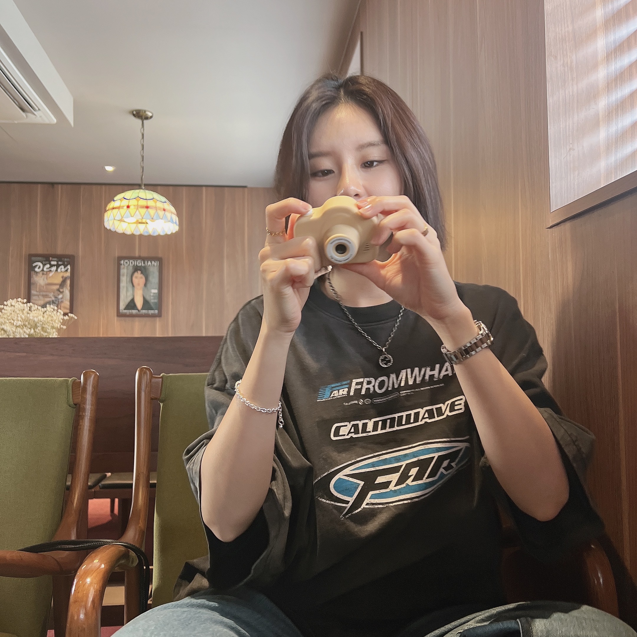 Farfromwhat Far Washed Logo T-Shirt Black, Jordan 1 x Travis Scott Retro Low OG SP Black Phantom 착용 스타일 - 2
