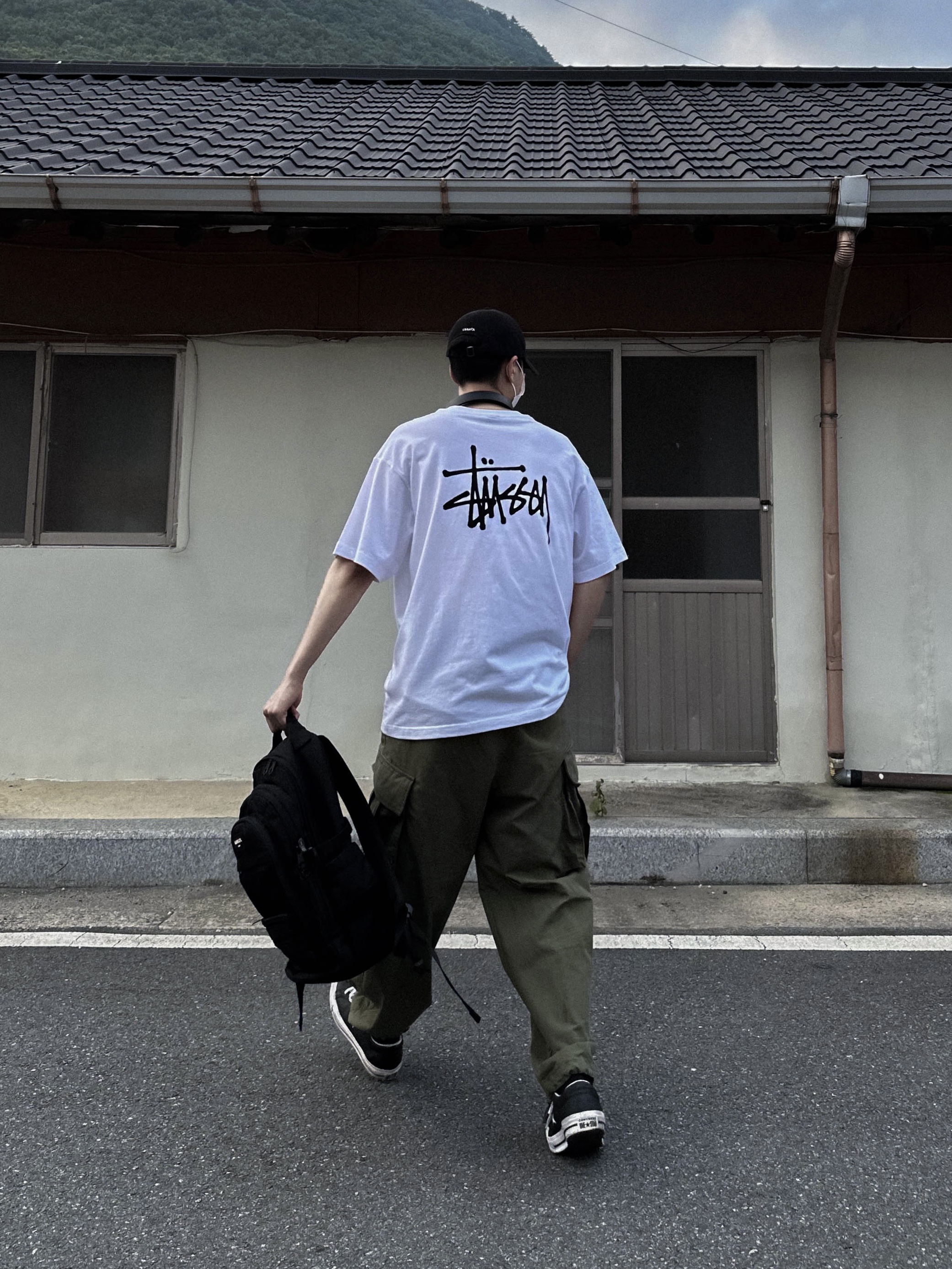Stussy Basic Stussy T-Shirt White 2023, Converse x Stussy One Star Ox Black 착용 스타일