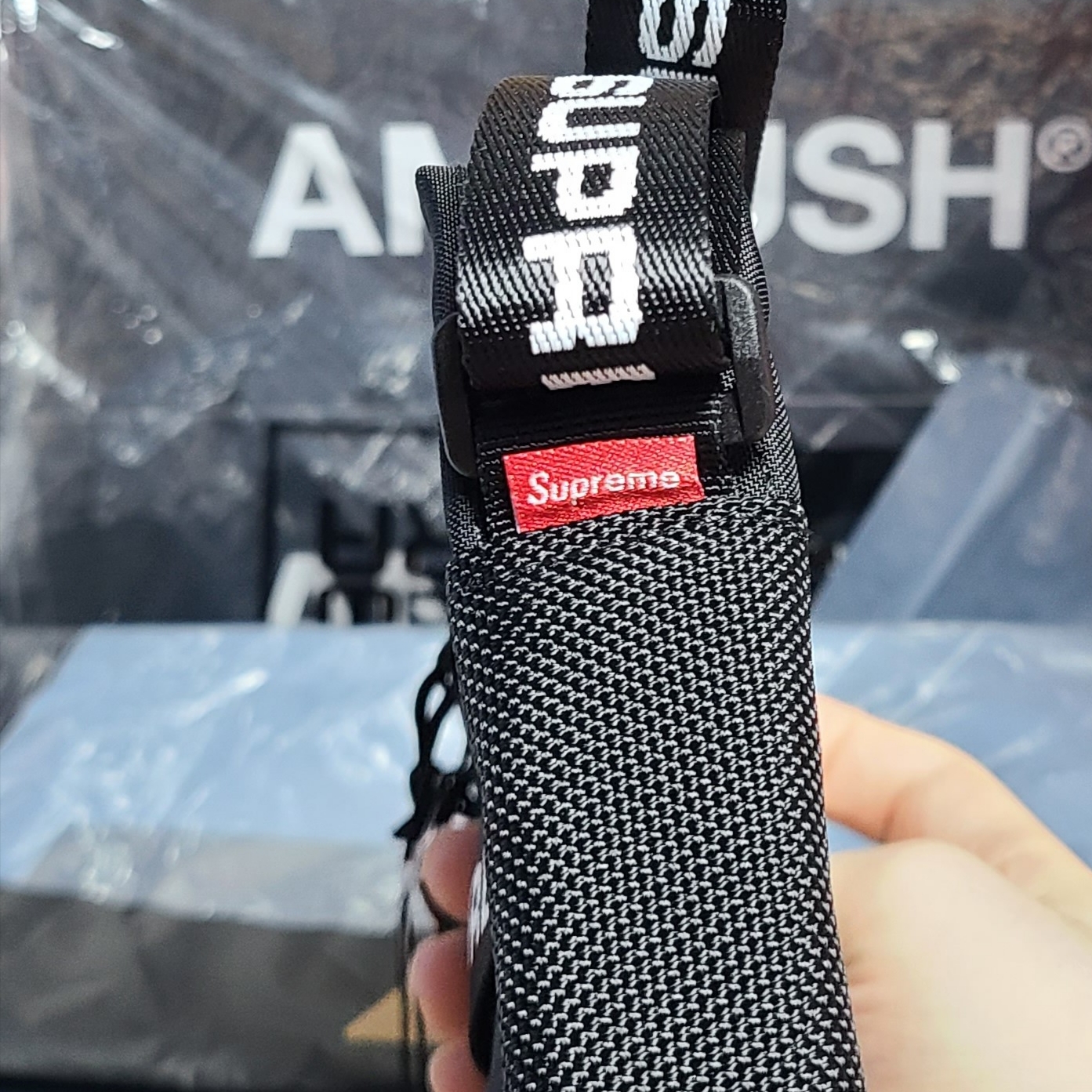 Supreme Shoulder Bag Black - 22FW 착용 스타일 - 3