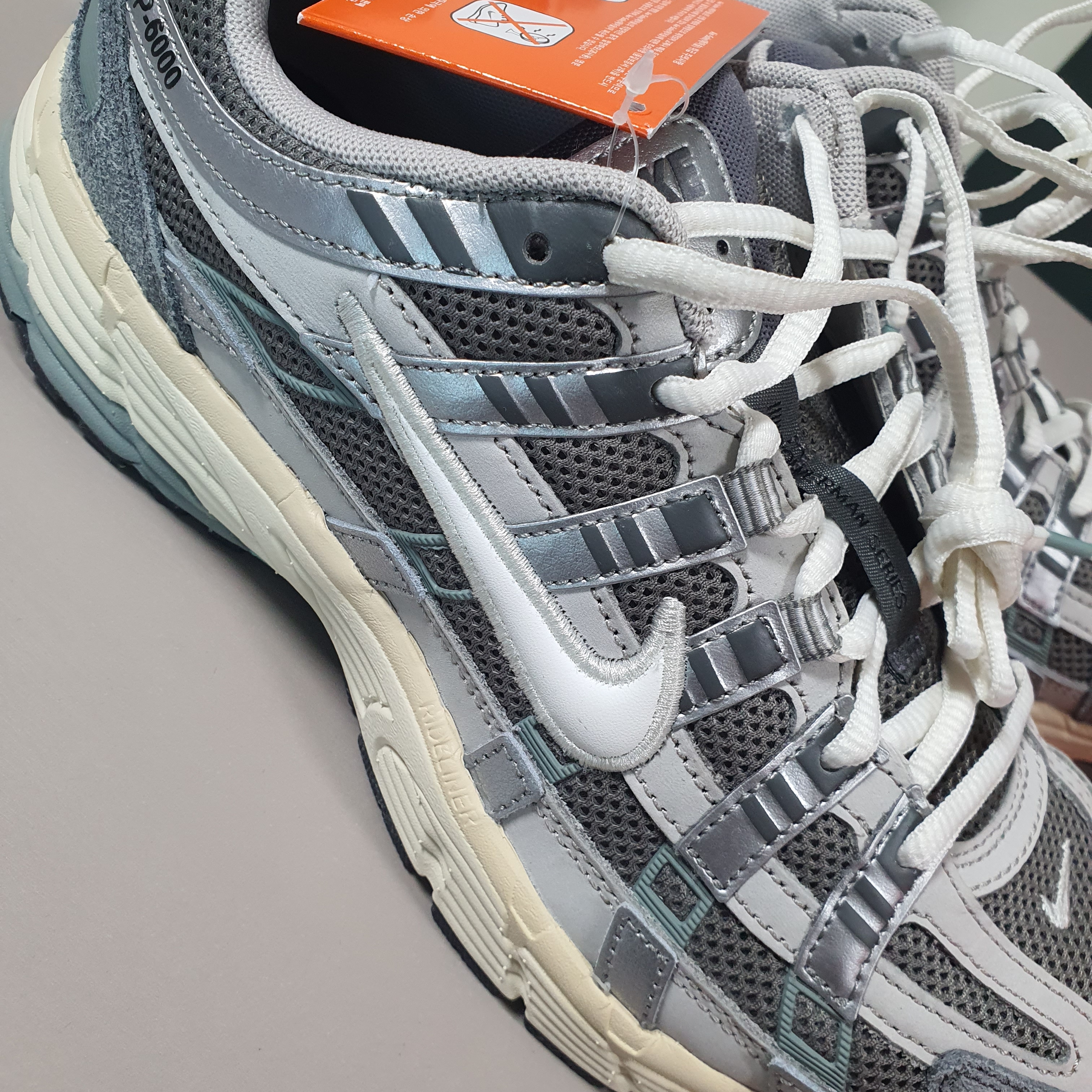Nike P-6000 Flat Pewter Light Iron Ore 착용 스타일 - 1
