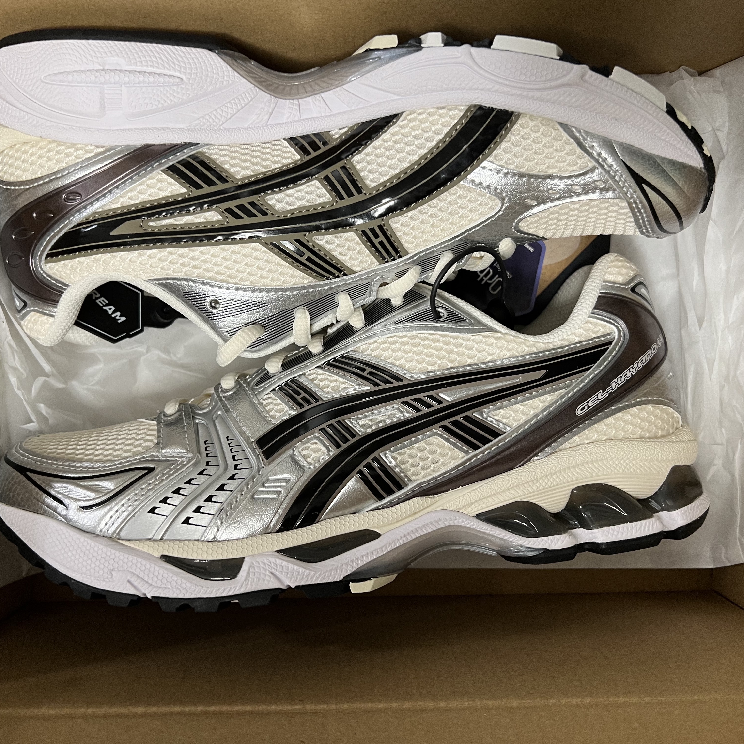 Asics Gel-Kayano 14 Cream Black 착용 스타일