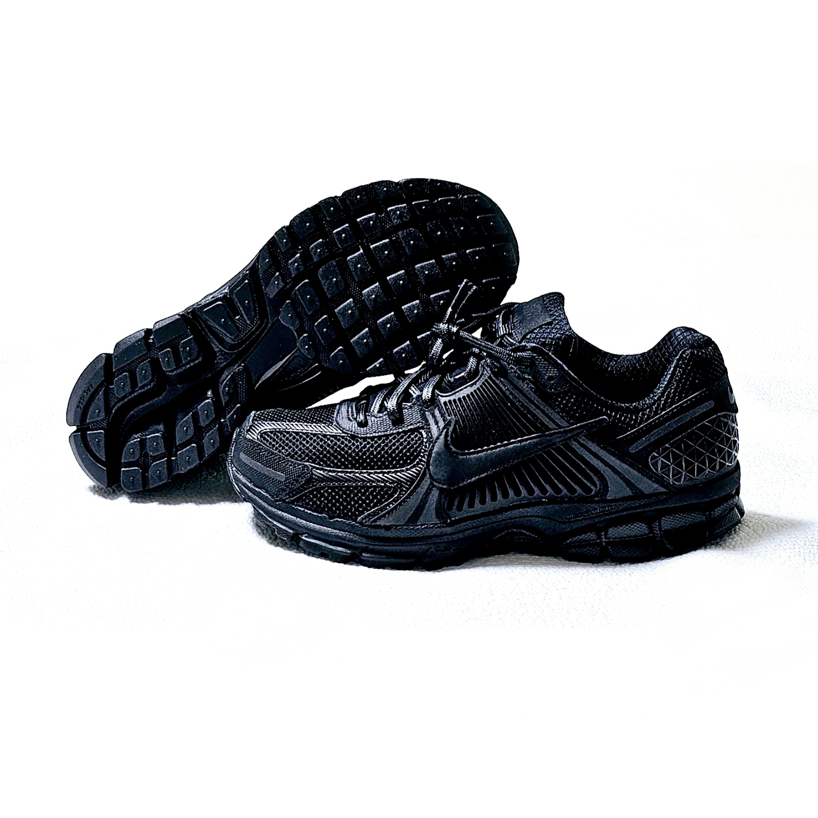 Nike Zoom Vomero 5 SP Black 착용 스타일 - 1