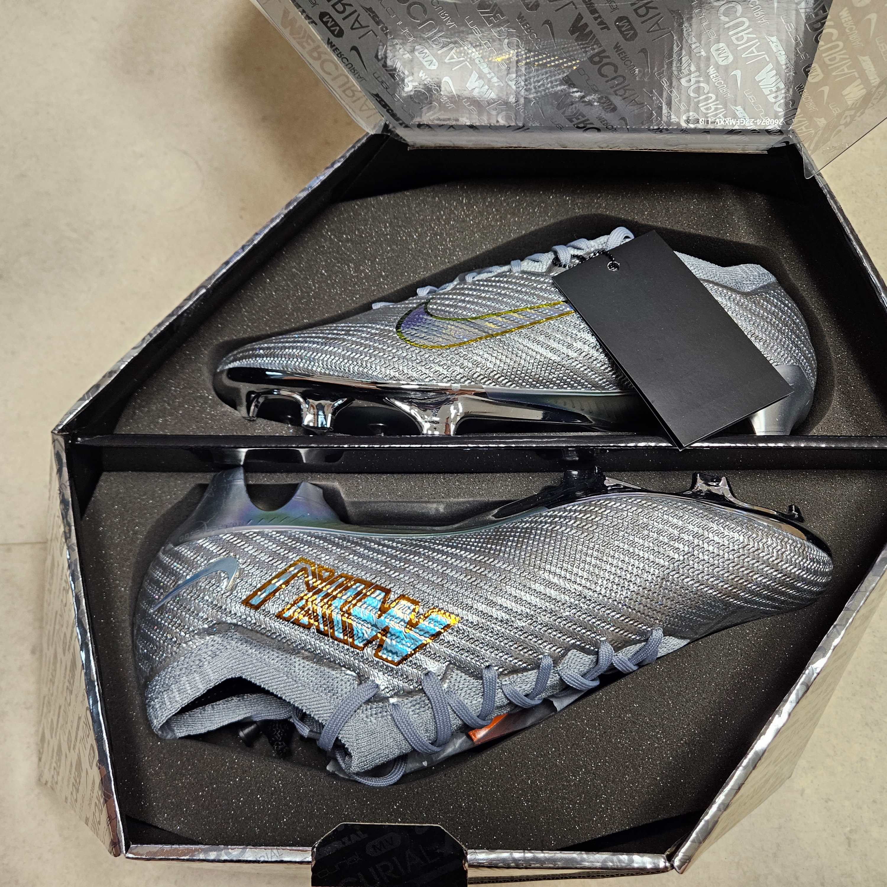 Nike Zoom Mercurial Superfly 9 Elite XXV SE FG Metallic Silver 착용 스타일 - 2