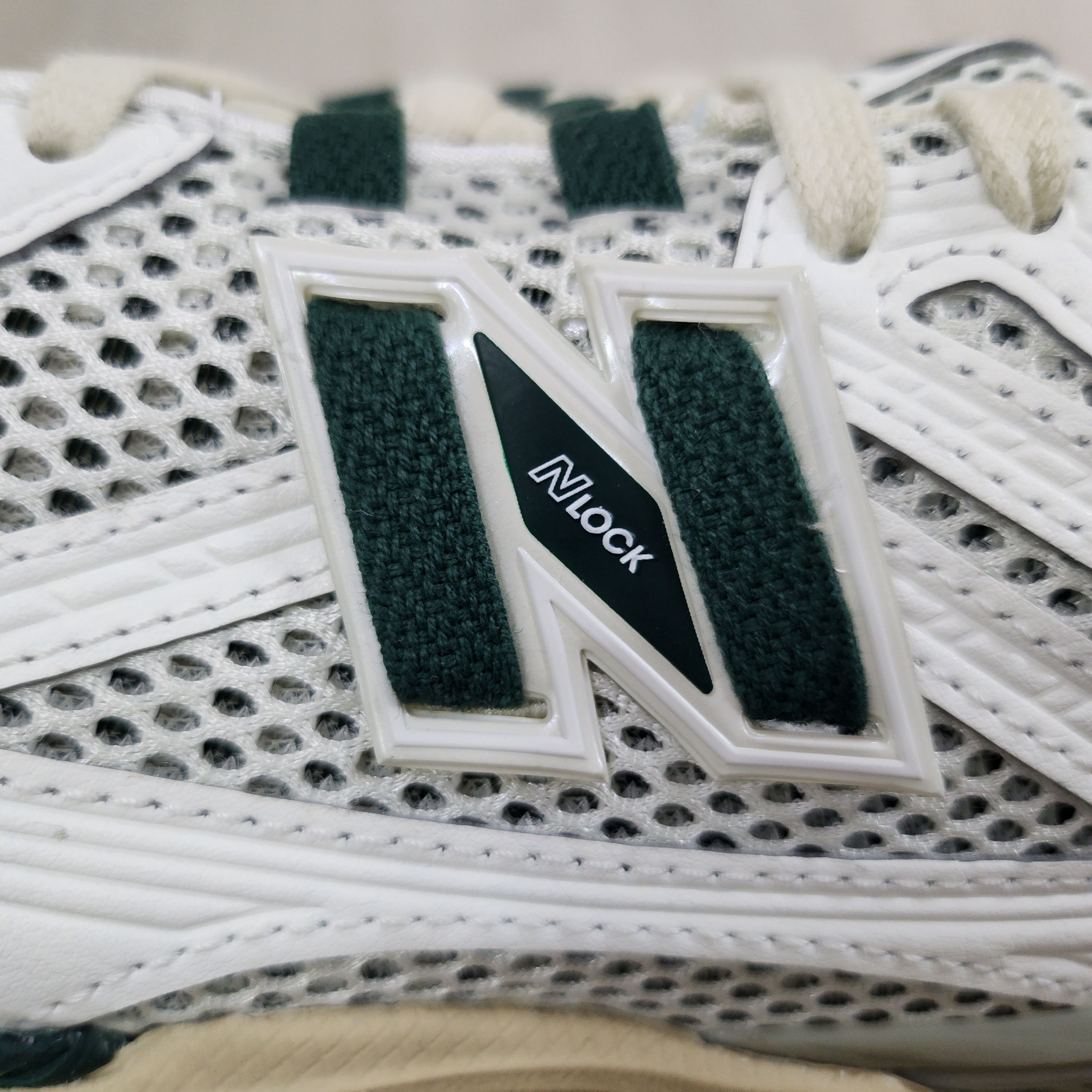 New Balance 1906R Silver Green 착용 스타일 - 3