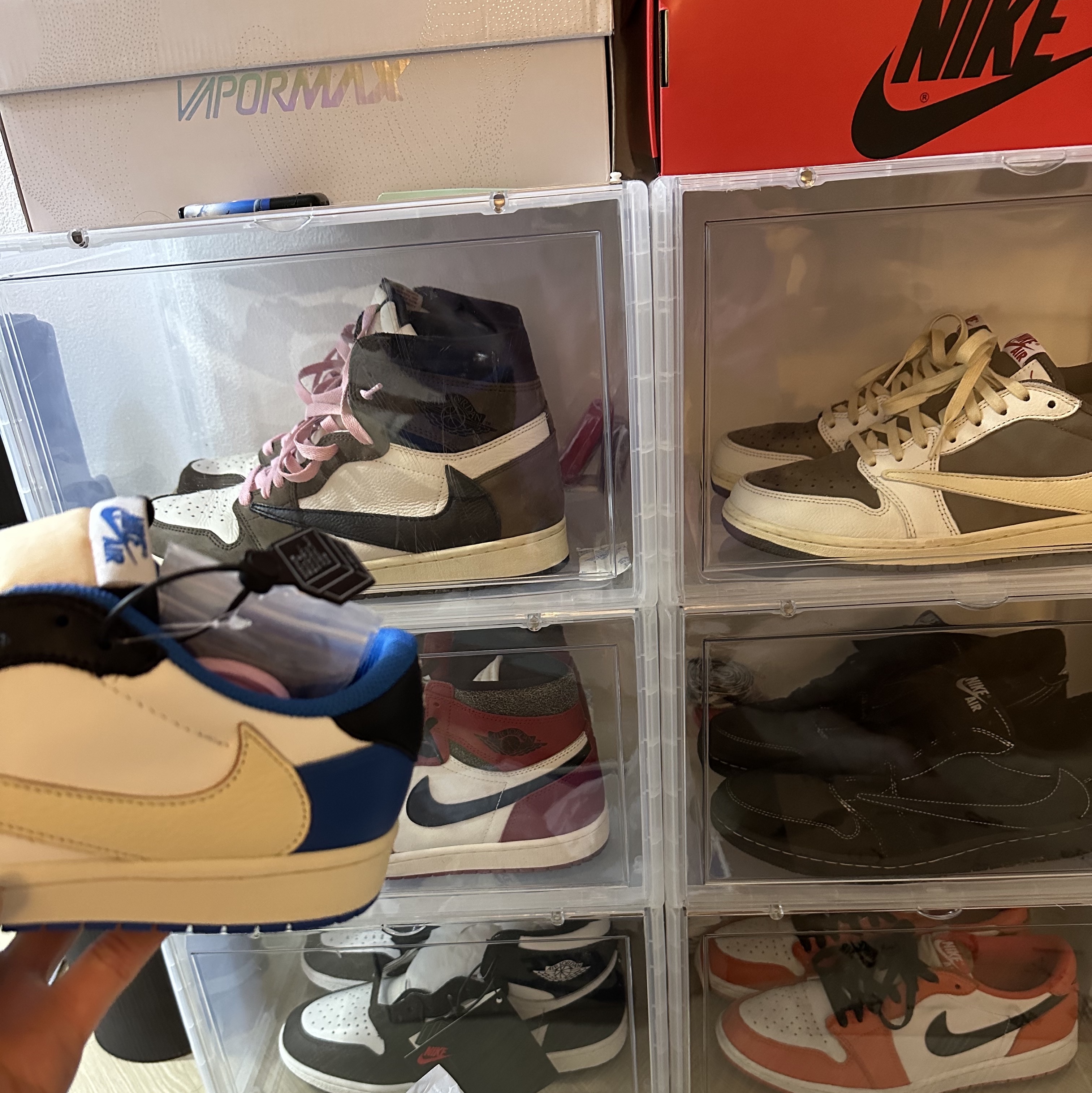 Jordan 1 x Travis Scott x Fragment Retro Low OG SP Military Blue, Jordan 1 x Travis Scott Retro Low OG SP Sail and Ridgerock 착용 스타일