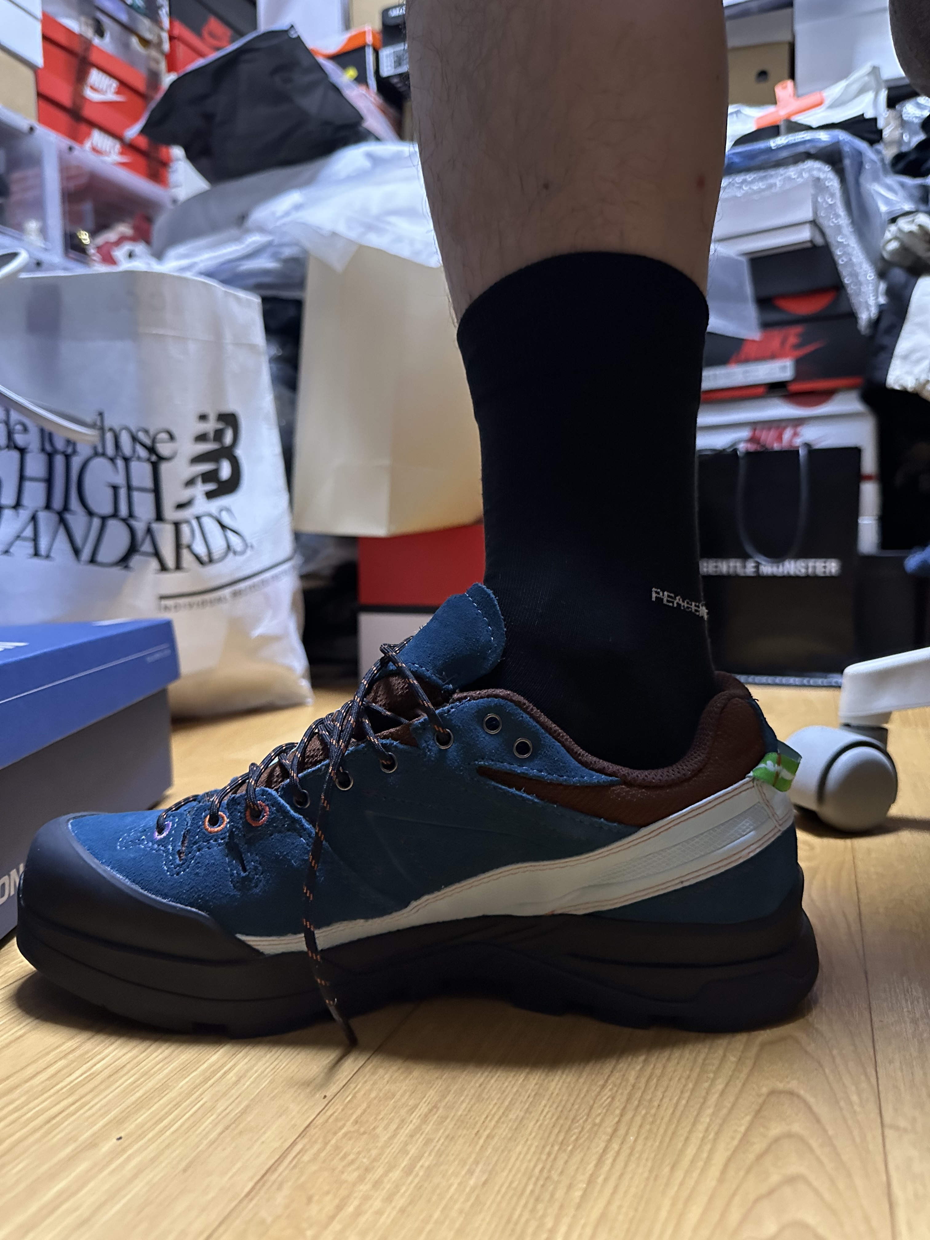 Salomon x The Broken Arm X-Desalpes GTX for TBA Blue 착용 스타일