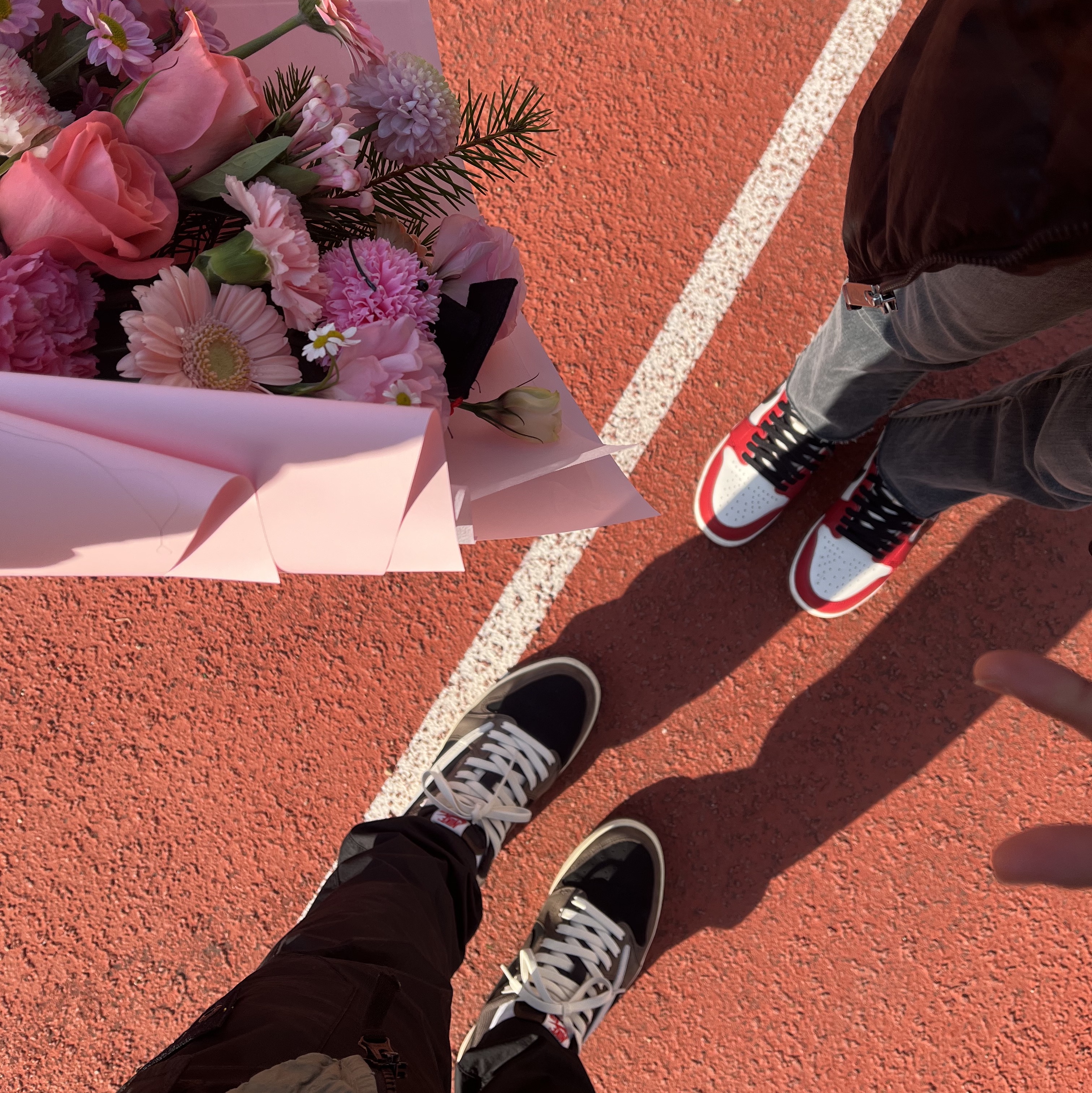 Jordan 1 x Travis Scott Retro Low OG SP Mocha, (GS) Jordan 1 Retro High OG Chicago 2022 착용 스타일