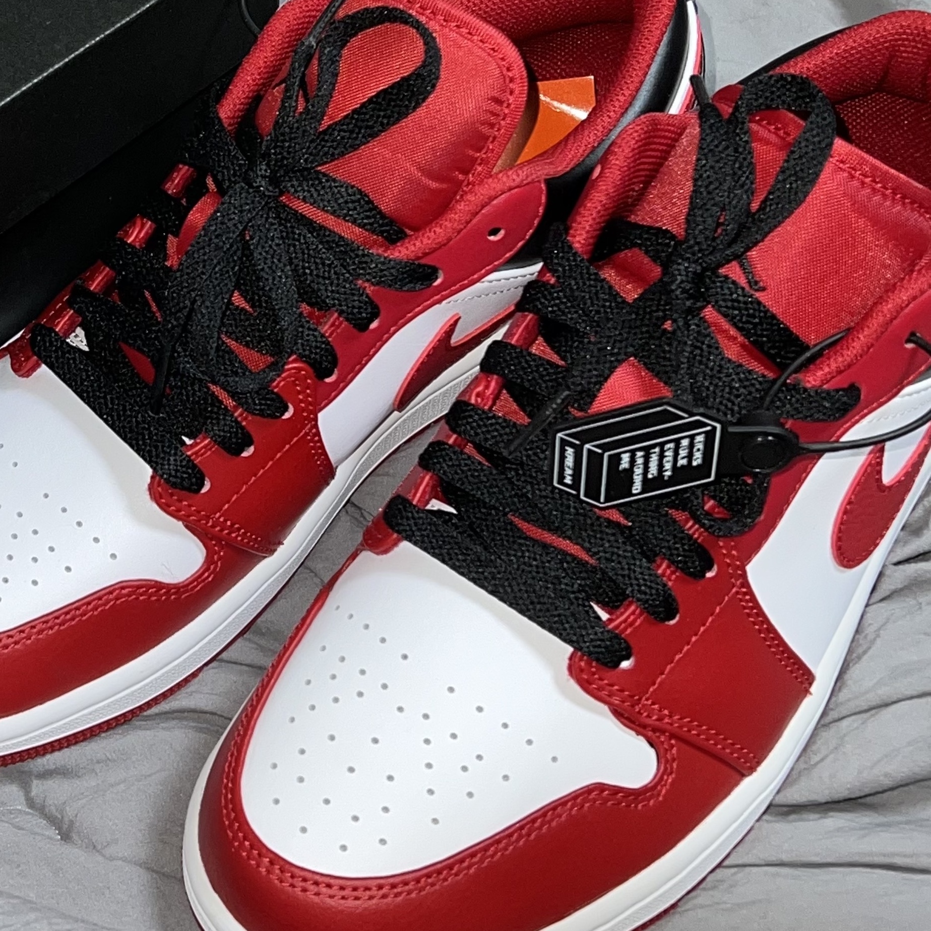 Jordan 1 Low White Gym Red Black 착용 스타일