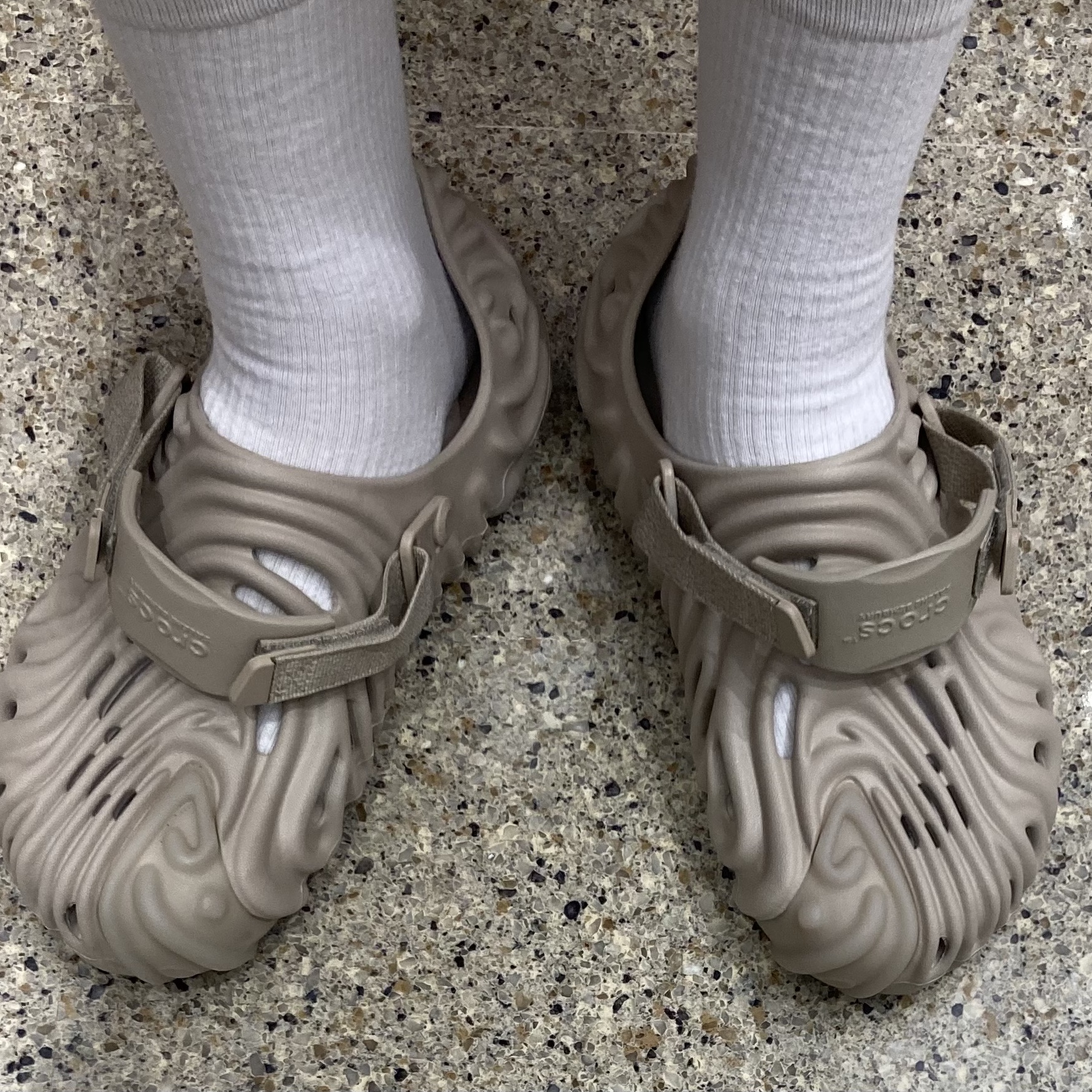 Crocs x Salehe Bembury Pollex Clog Horchata 착용 스타일