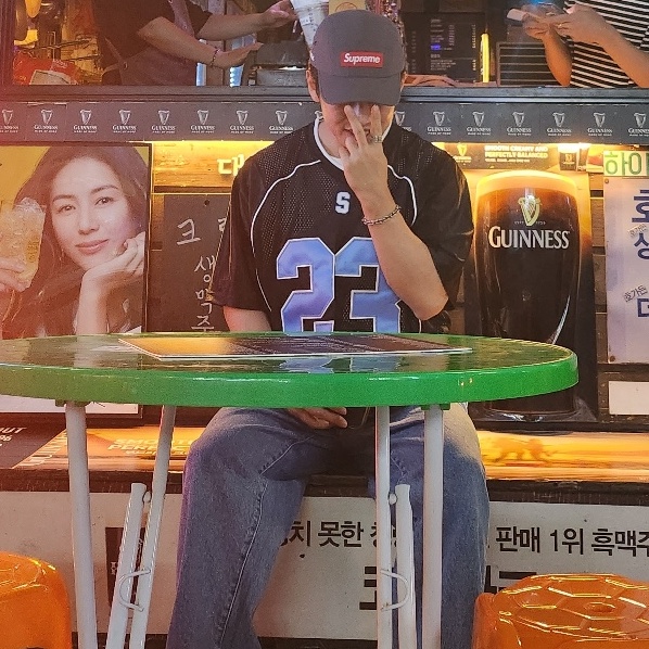 Supreme Perfect Season Football Jersey Black - 23SS, Supreme Kevlar Camp Cap Dark Grey - 23SS 착용 스타일