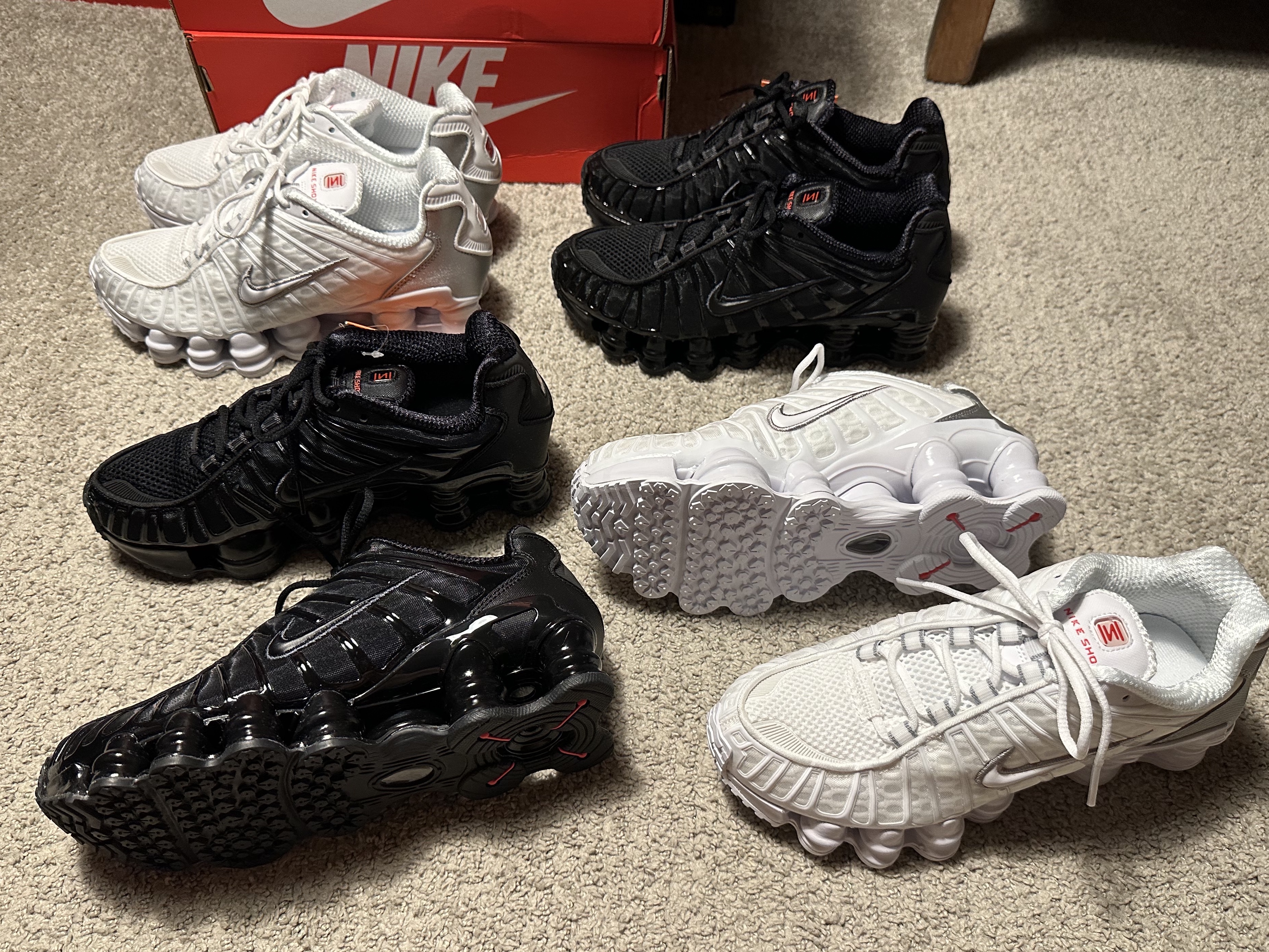 (W) Nike Shox TL White and Max Orange, (W) Nike Shox TL Black and Max Orange 착용 스타일 - 1