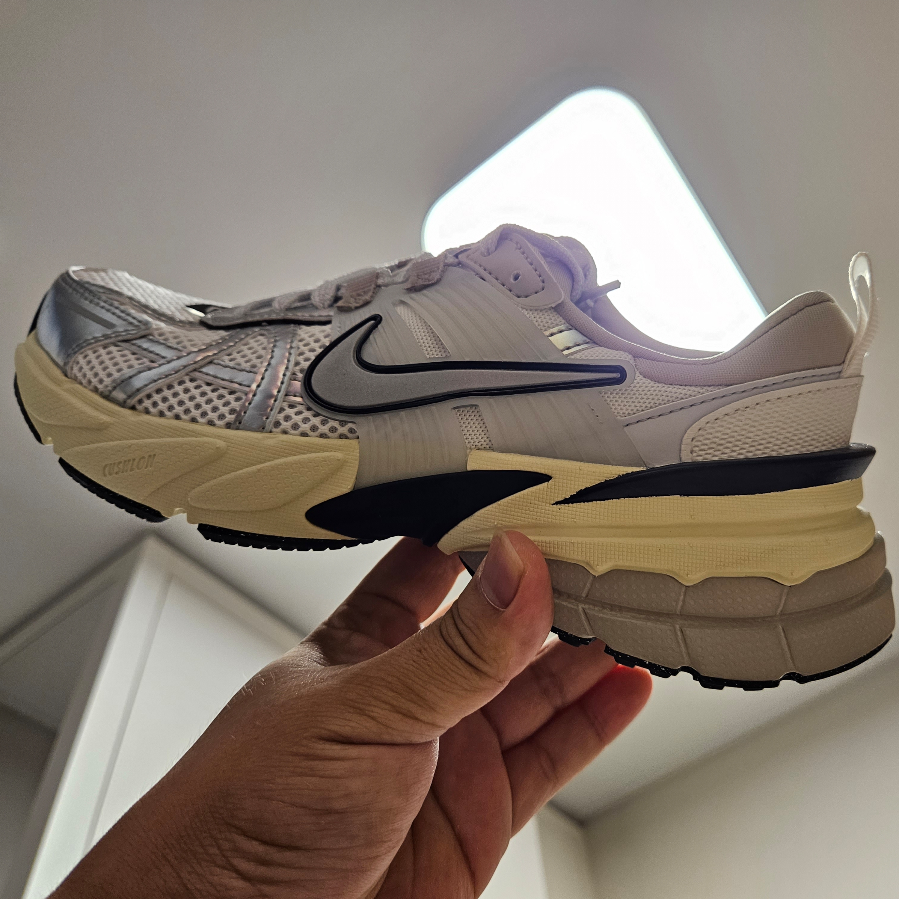 Nike V2K Run Summit White Metallic Silver 착용 스타일