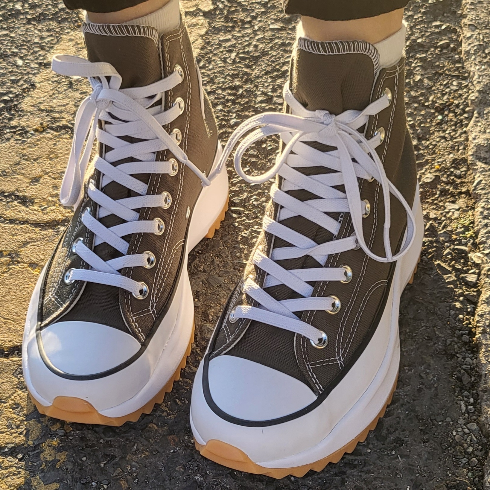 Converse Run Star Hike Hi Cargo Khaki 착용 스타일 - 2
