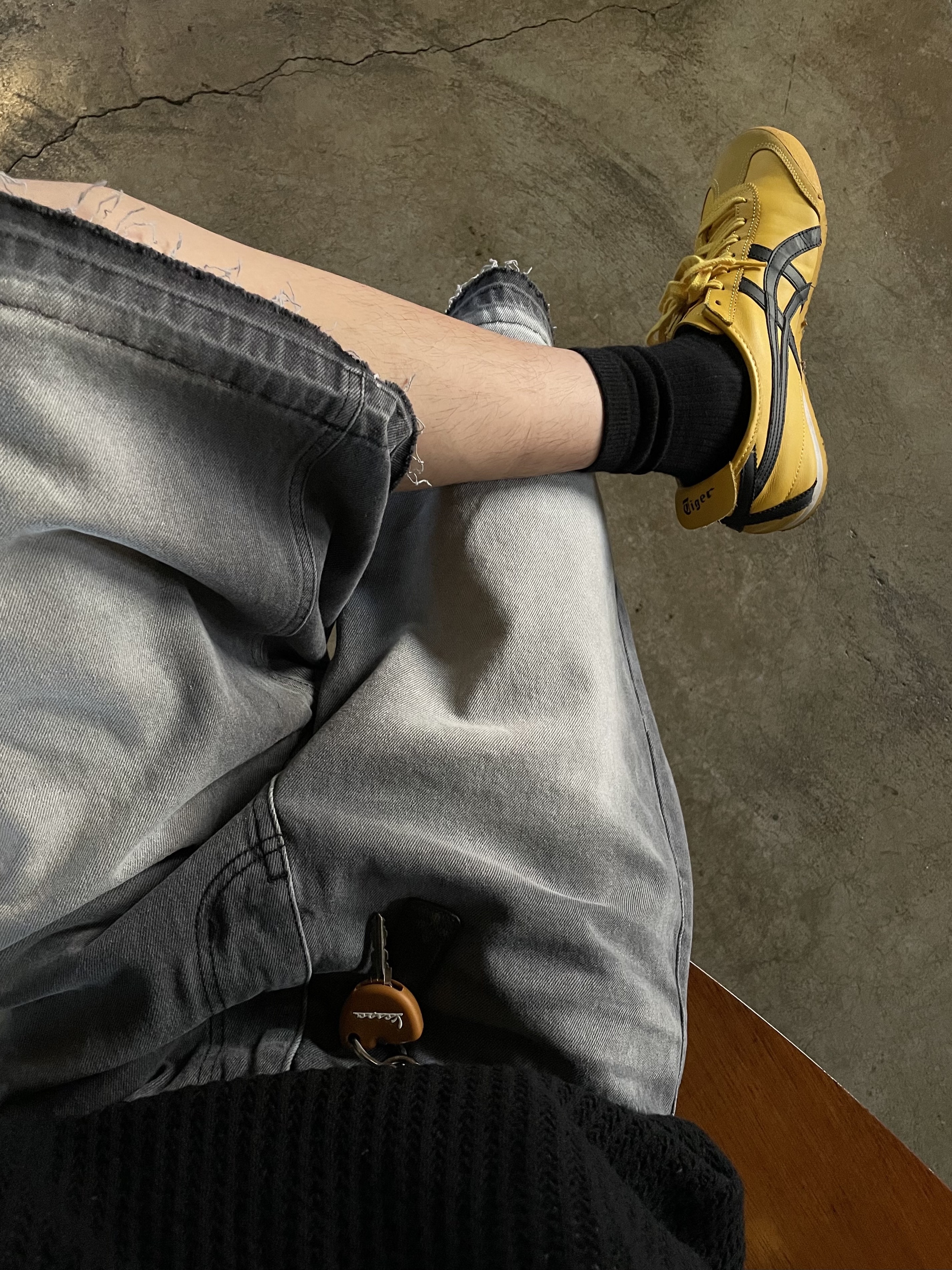 Onitsuka Tiger Mexico 66 Yellow Black 착용 스타일 - 2