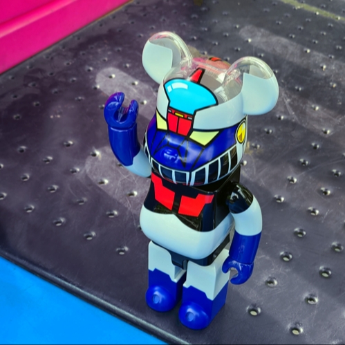 Bearbrick Mazinger Z and Koji Kabuto 100% & 400% Set 착용 스타일