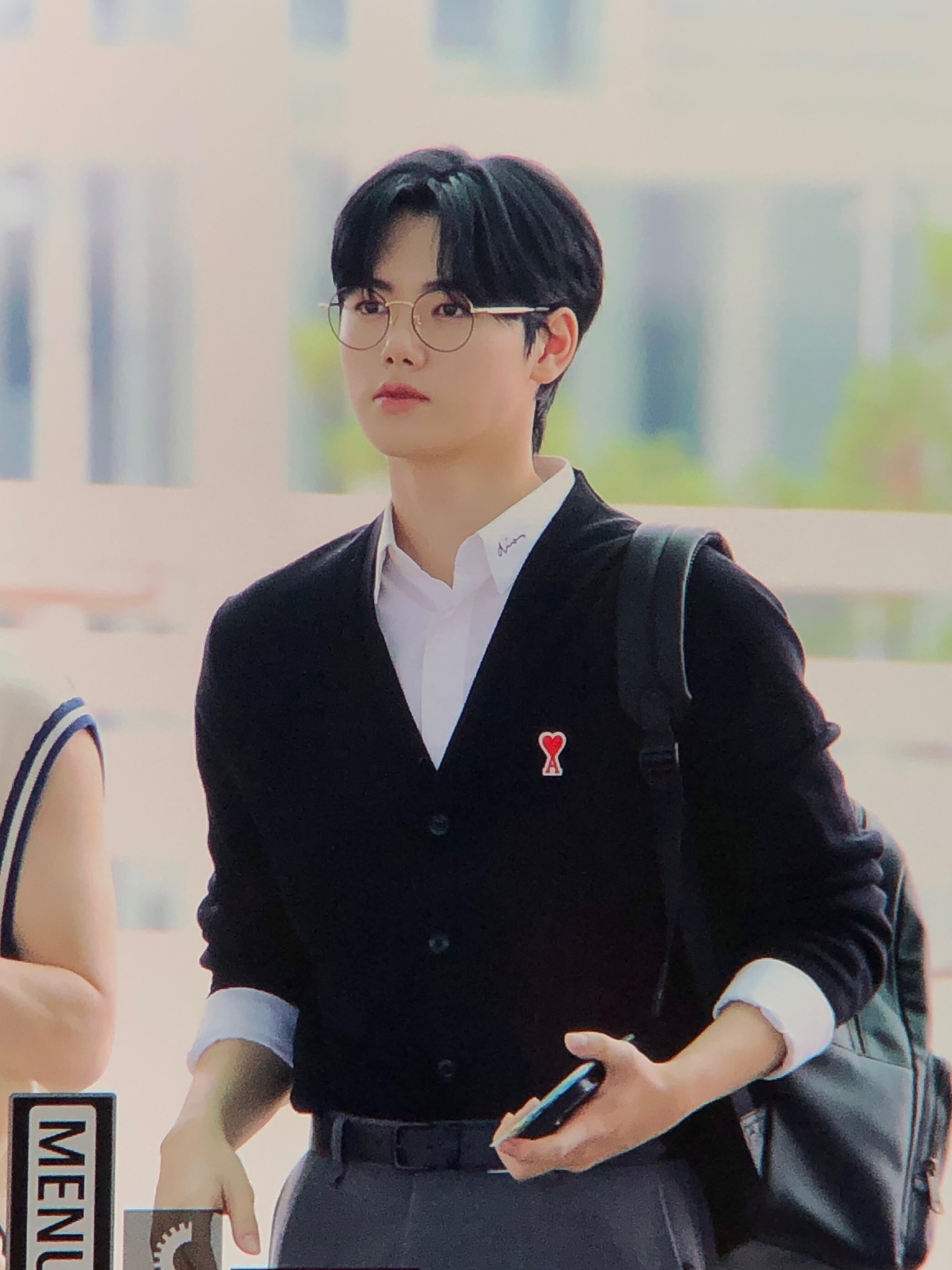 AMI de Coeur Wool Cardigan Black 착용 스타일