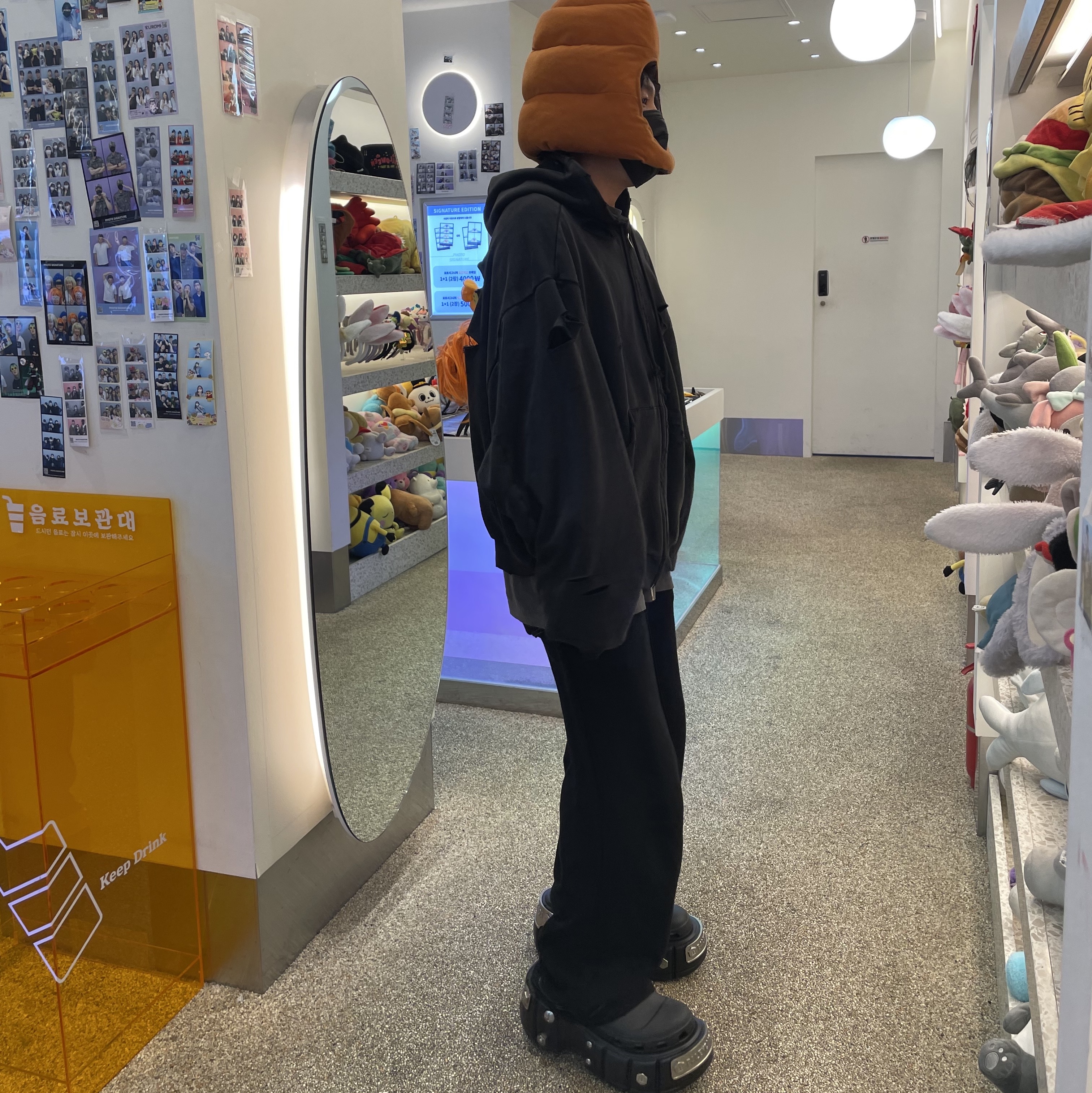 Balenciaga x Crocs Hardcrocs Slide Black, Project G/R Distressed Layer Zip Hoodie Faded Black 착용 스타일