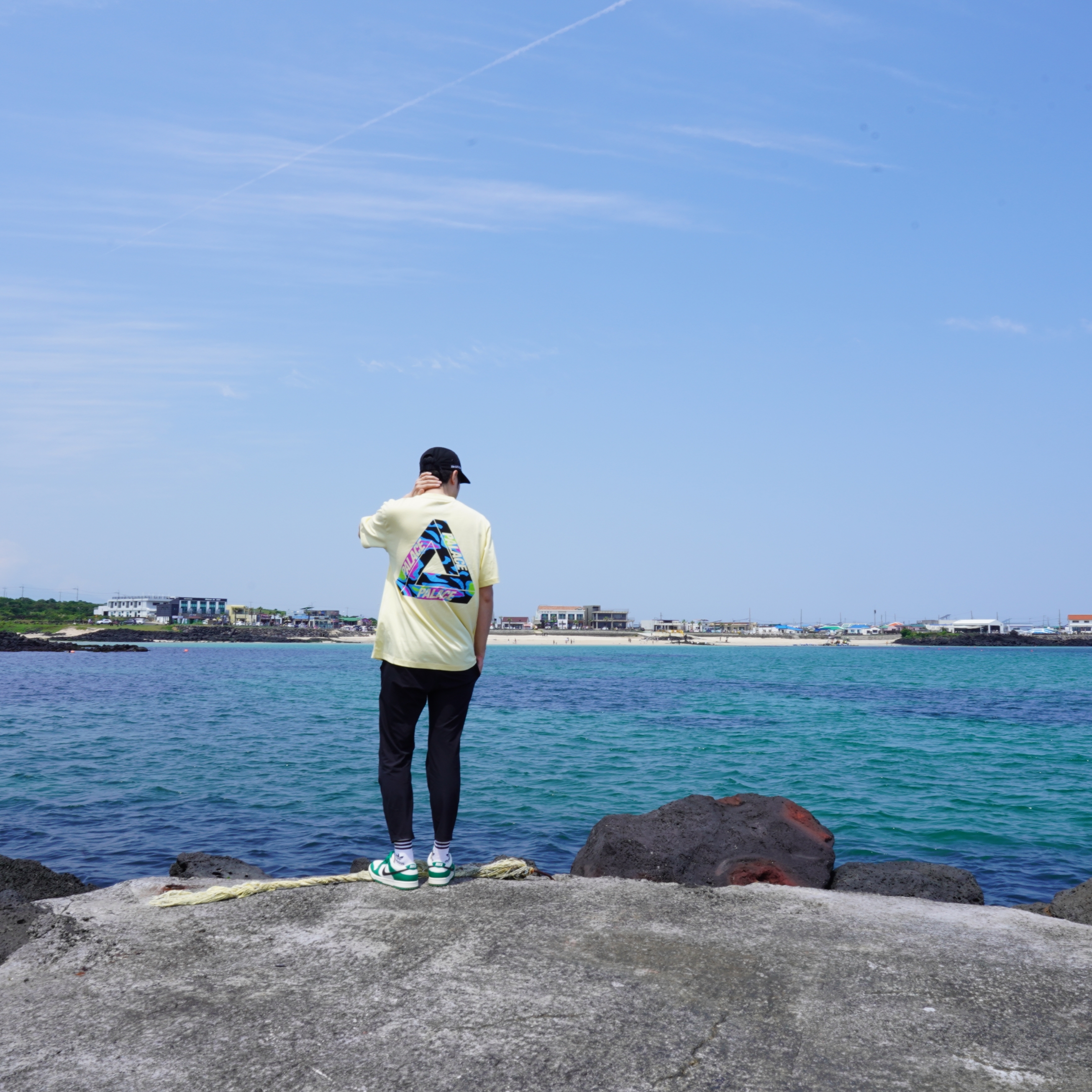 Palace Jungle Camo Tri-Ferg T-Shirt Mellow Yellow - 23SS 착용 스타일 - 1