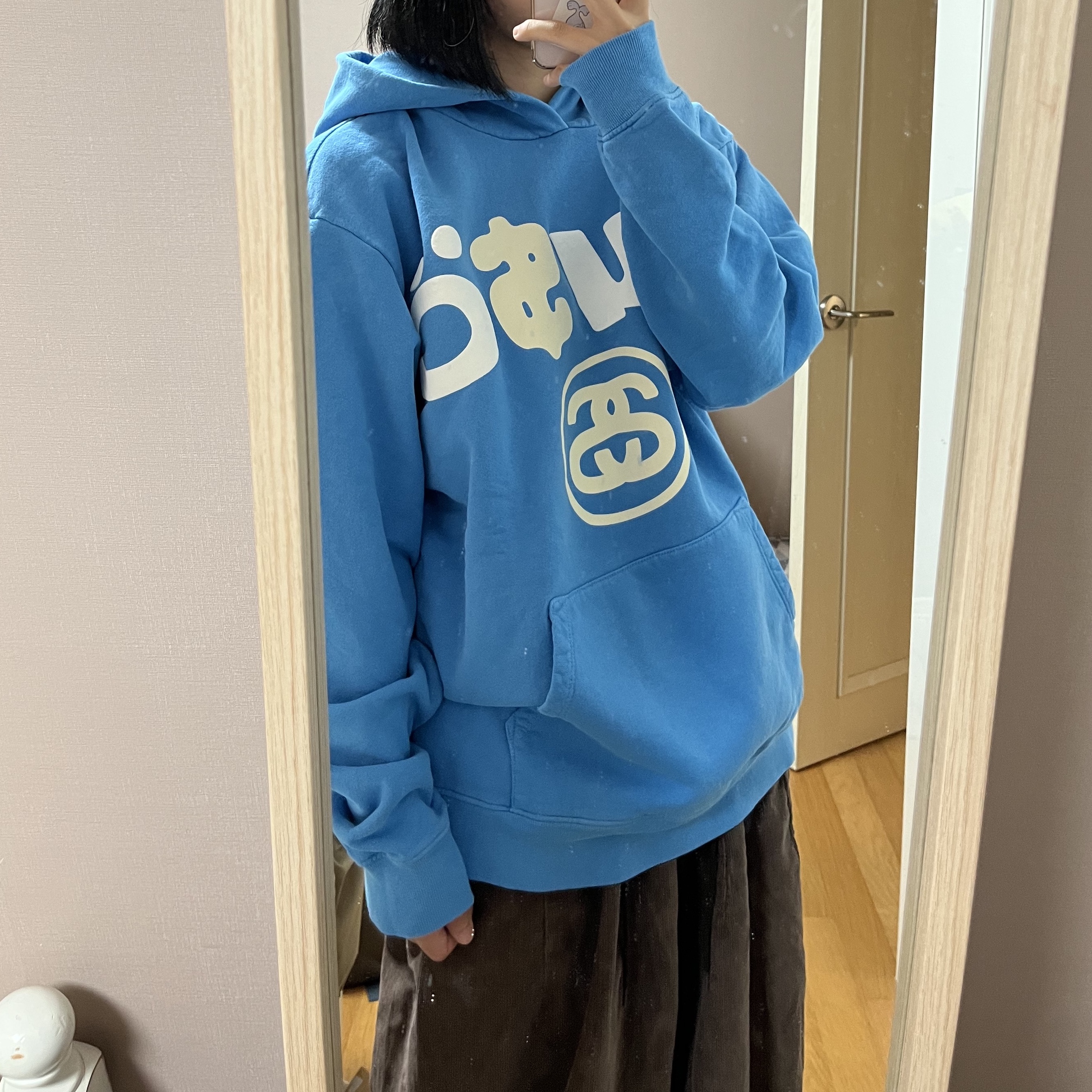 Stussy x Cactus Plant Flea Market 8 Ball Pigment Dyed Hoodie Blue, Needles H.D. 14W Corduroy Pants Brown 착용 스타일 - 1