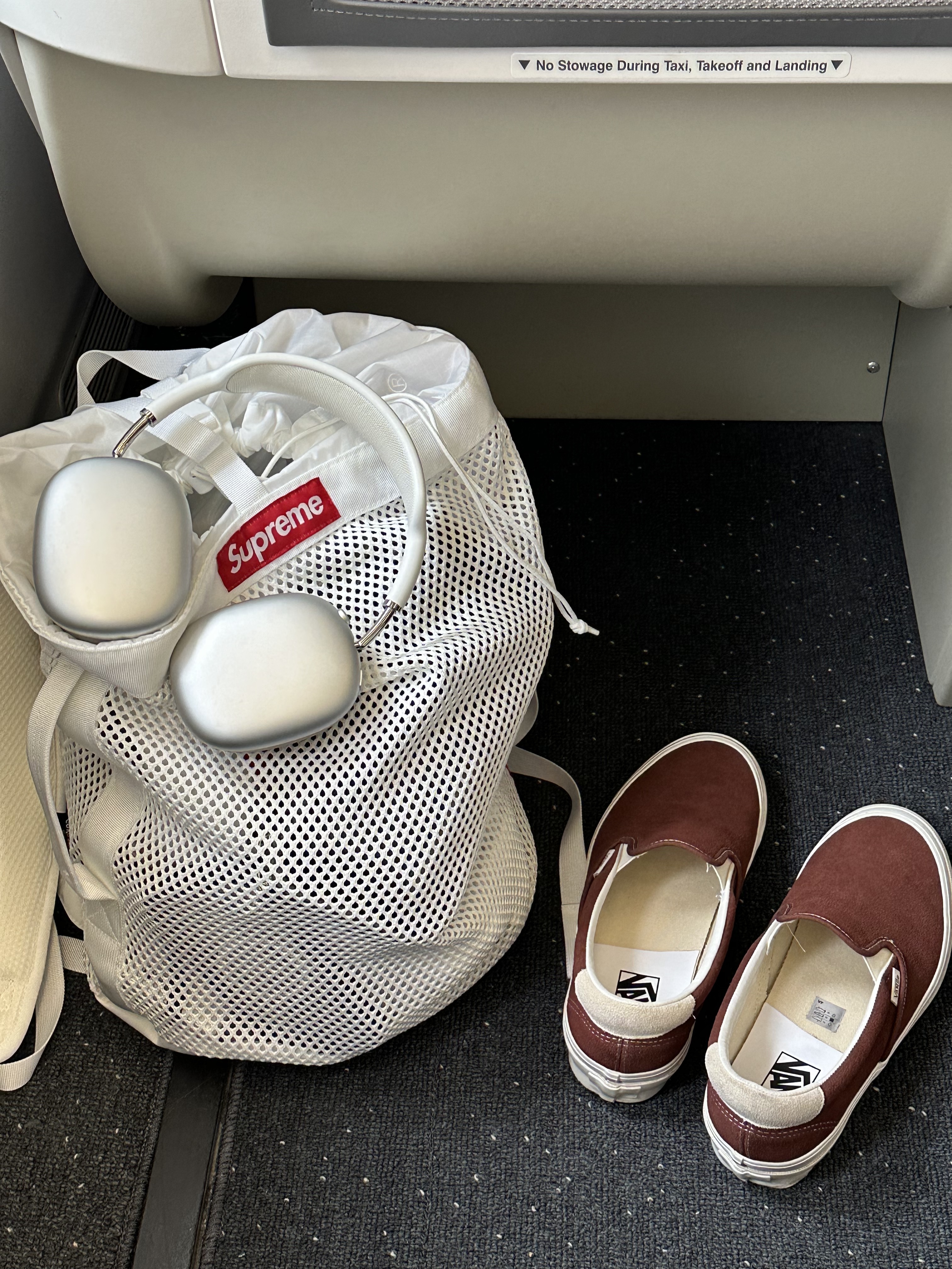 Supreme Mesh Backpack White - 23SS, Rimowa Essential Trunk Plus Polycarbonate White Gloss 착용 스타일 - 5