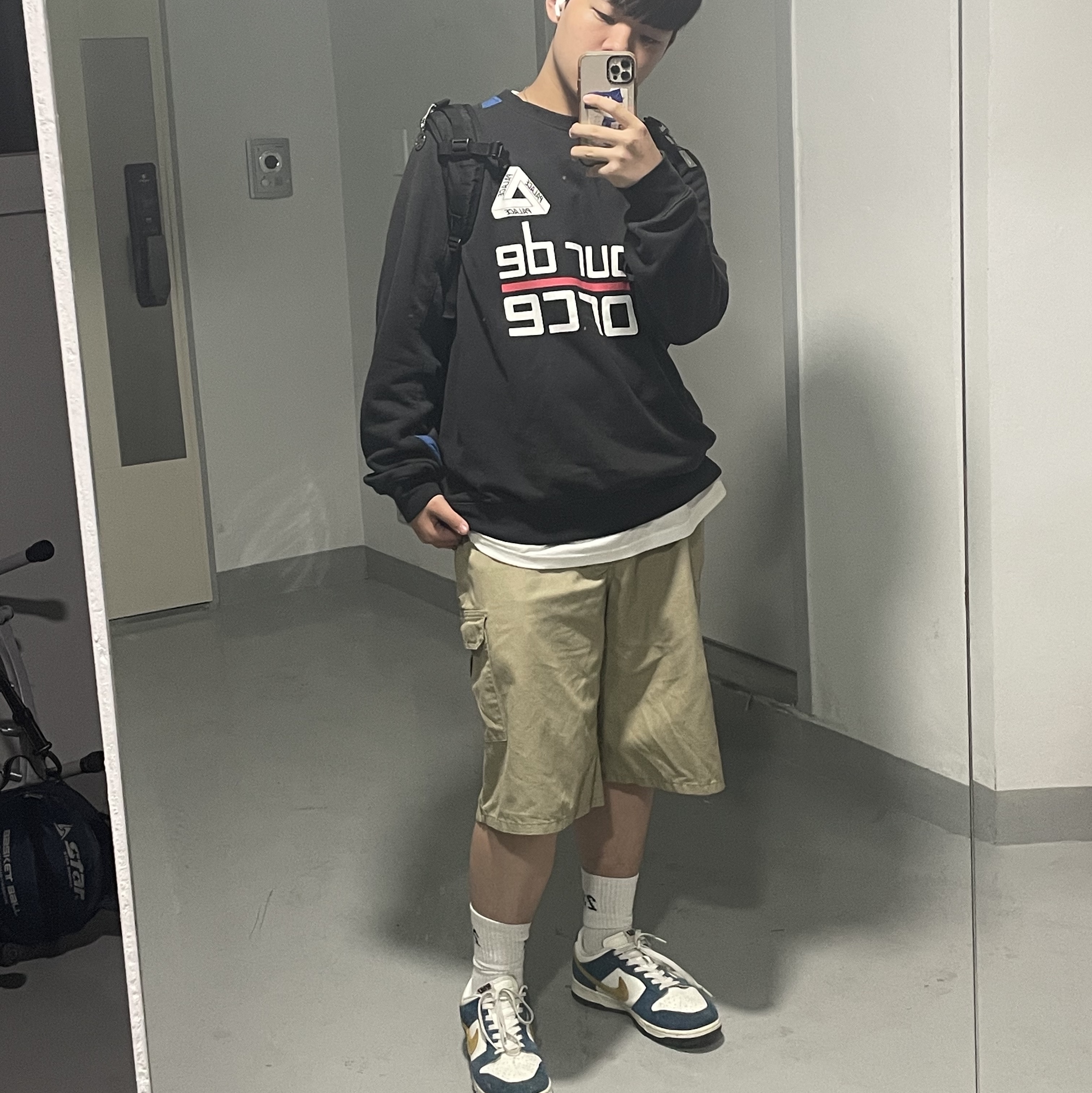 Palace Tour de Force Crew Black - 19FW, Nike x Kasina Dunk Low 80's Bus 착용 스타일