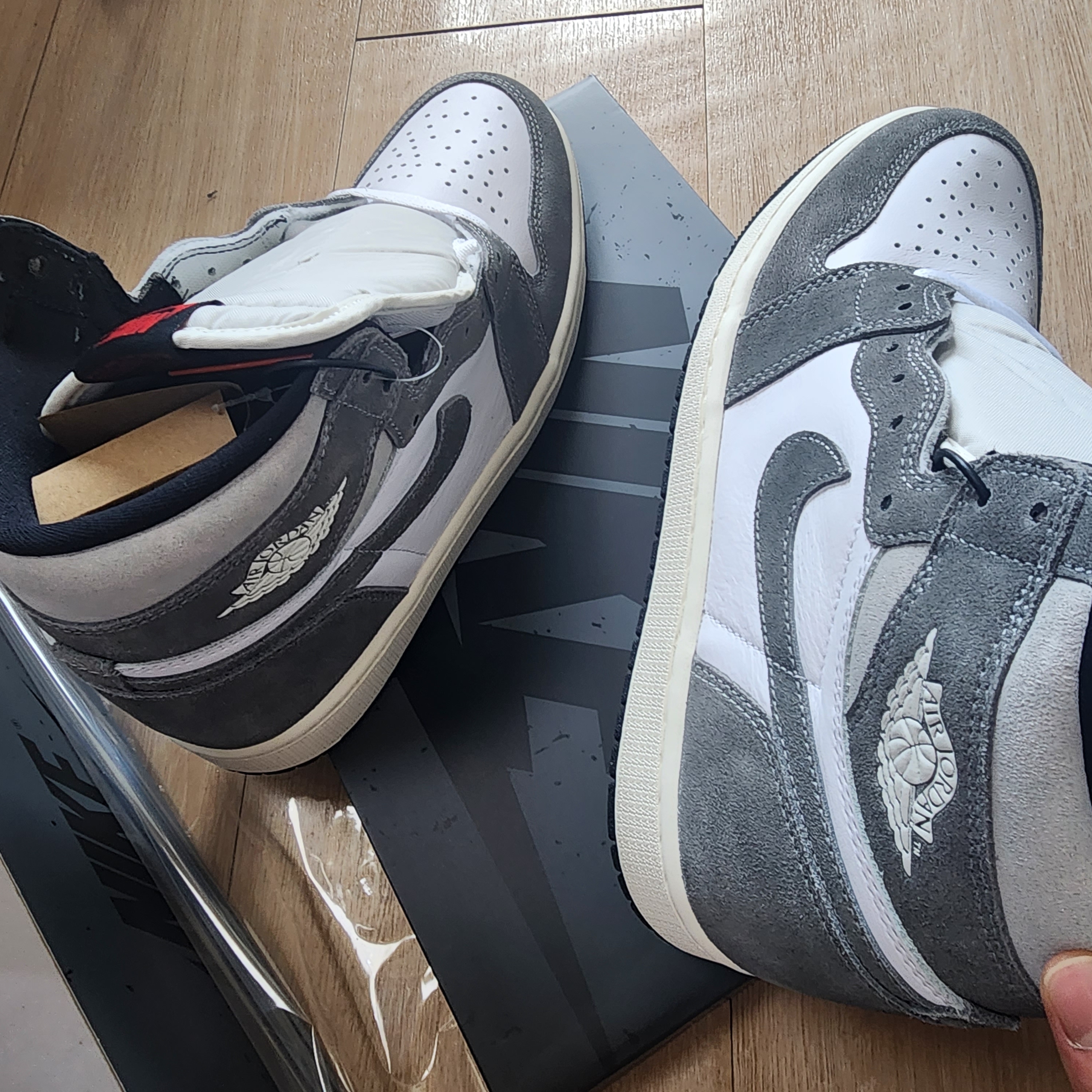 Jordan 1 Retro High OG Black and Smoke Grey 착용 스타일