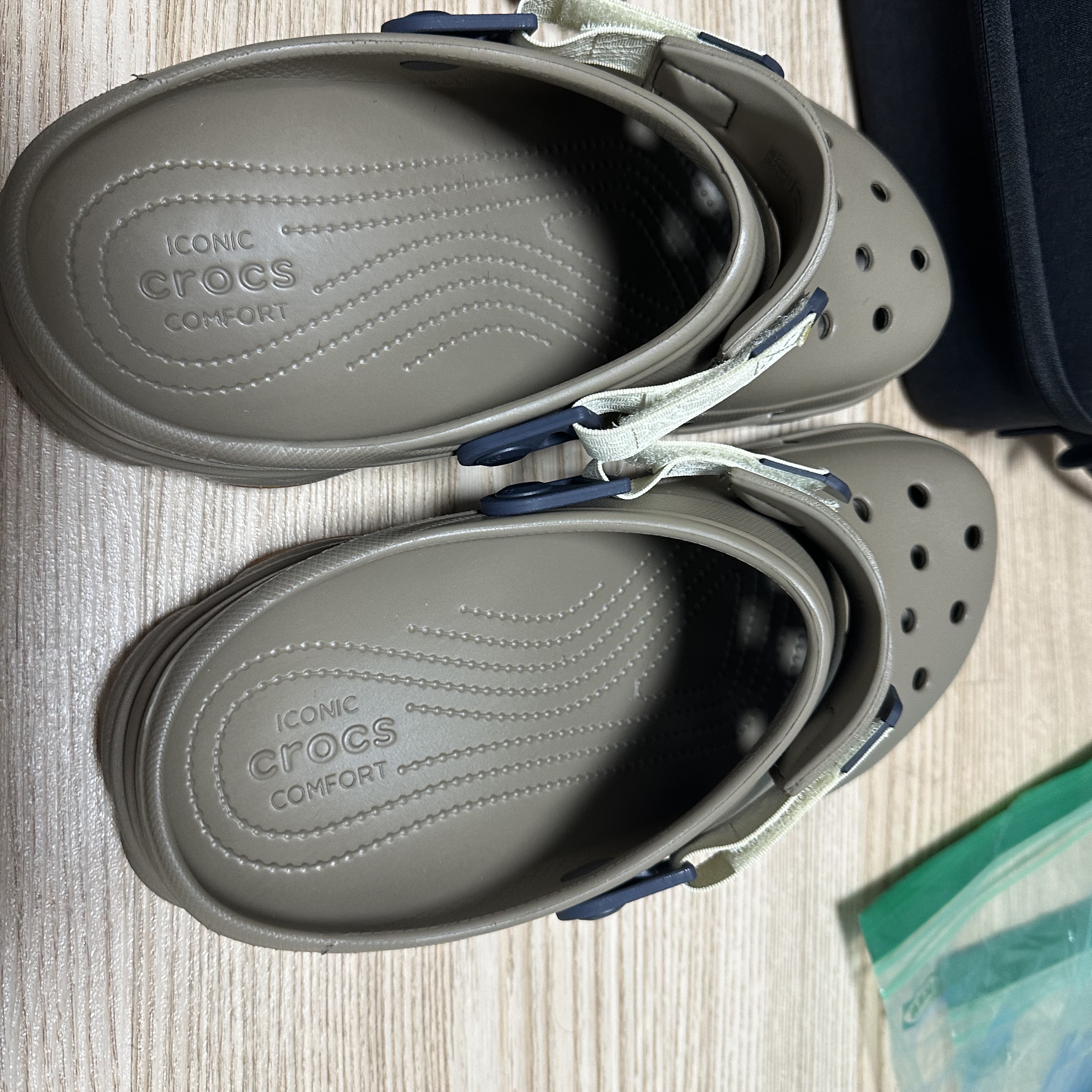 Crocs All Terrain Clog Khaki 착용 스타일