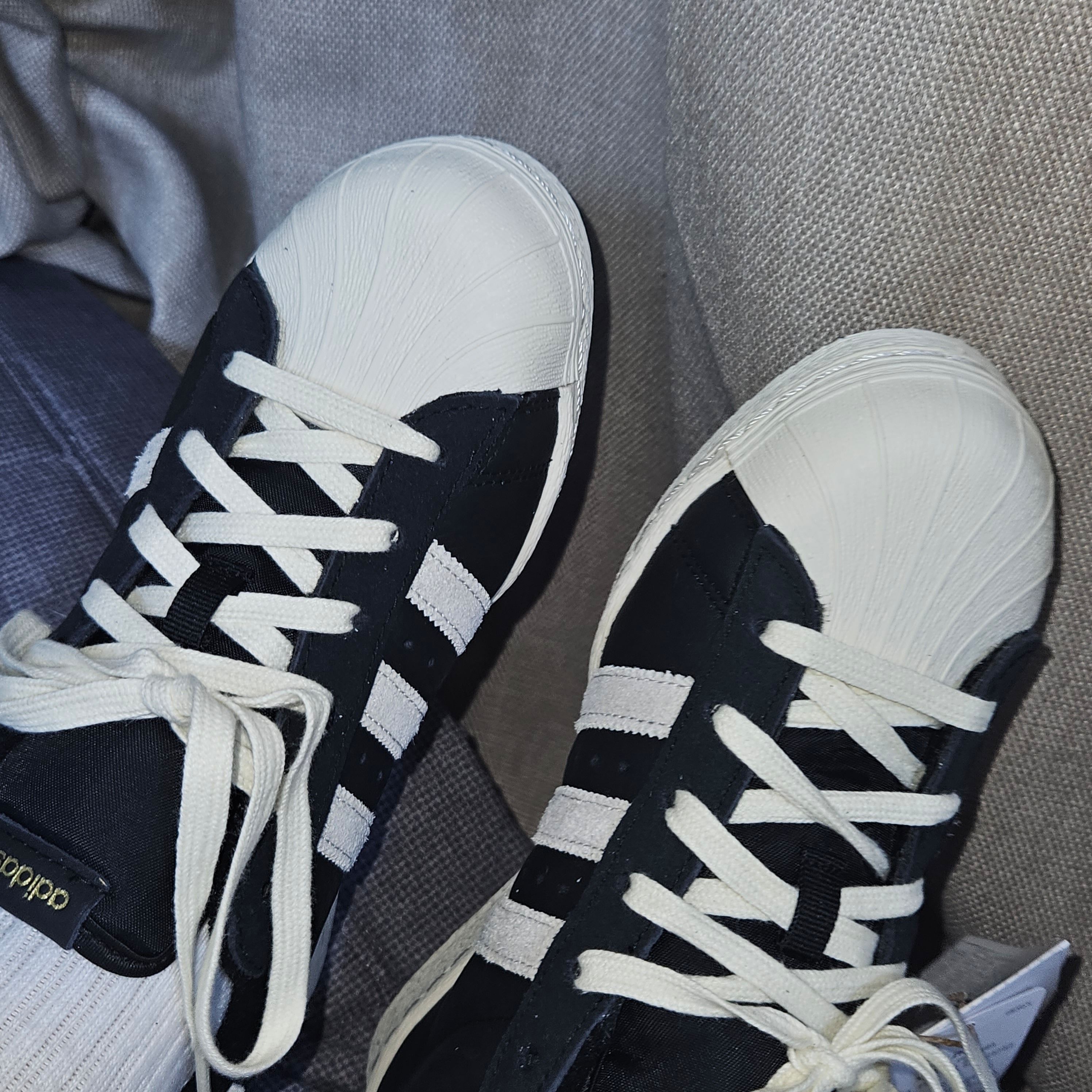 Adidas Superstar 82 Black White 착용 스타일