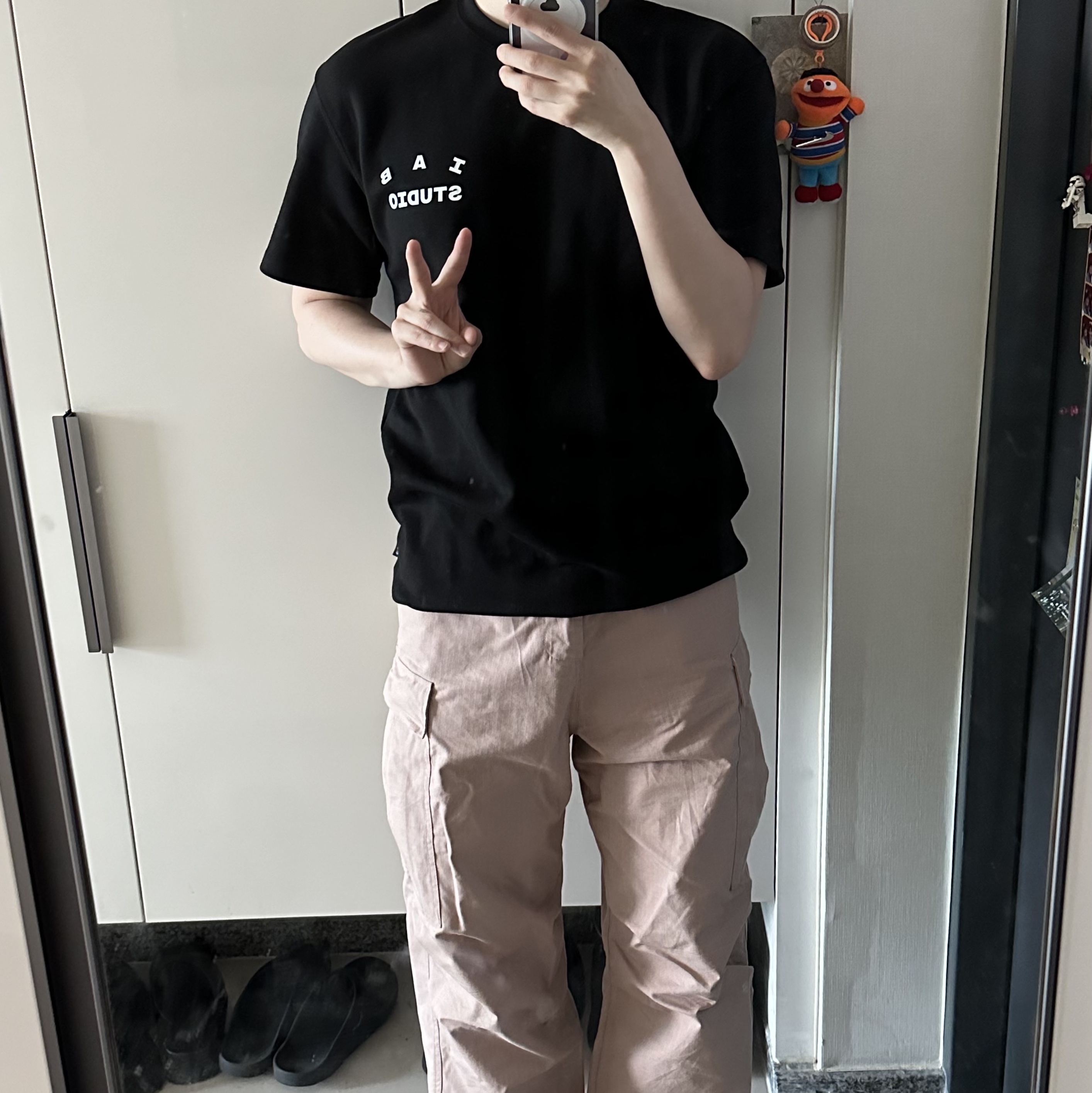 IAB Studio 10th Anniversary T-Shirt Black 착용 스타일 - 1