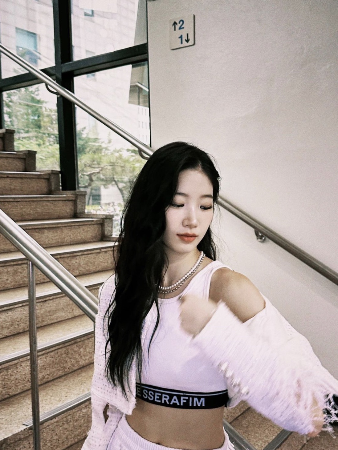 (W) LE SSERAFIM Cotton Bra Top White 착용 스타일 - 3