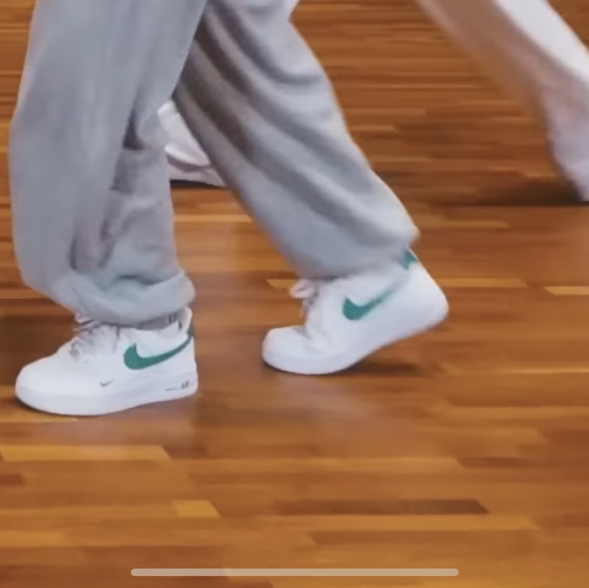 Nike Air Force 1 '07 LV8 40th Anniversary Join Forces Sail Malachite 착용 스타일