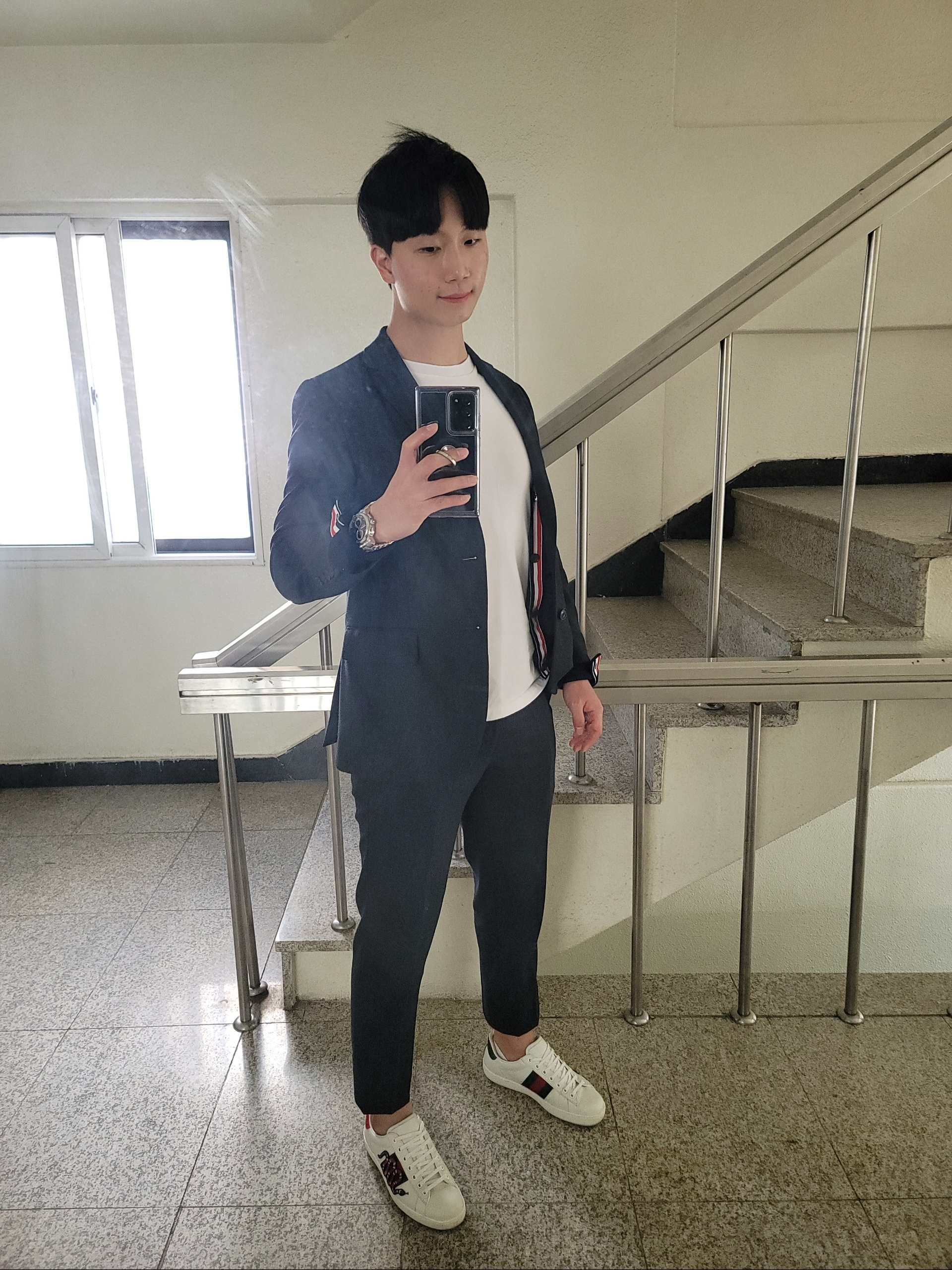Thom Browne Cashmere 4-Bar Cardigan Navy 착용 스타일
