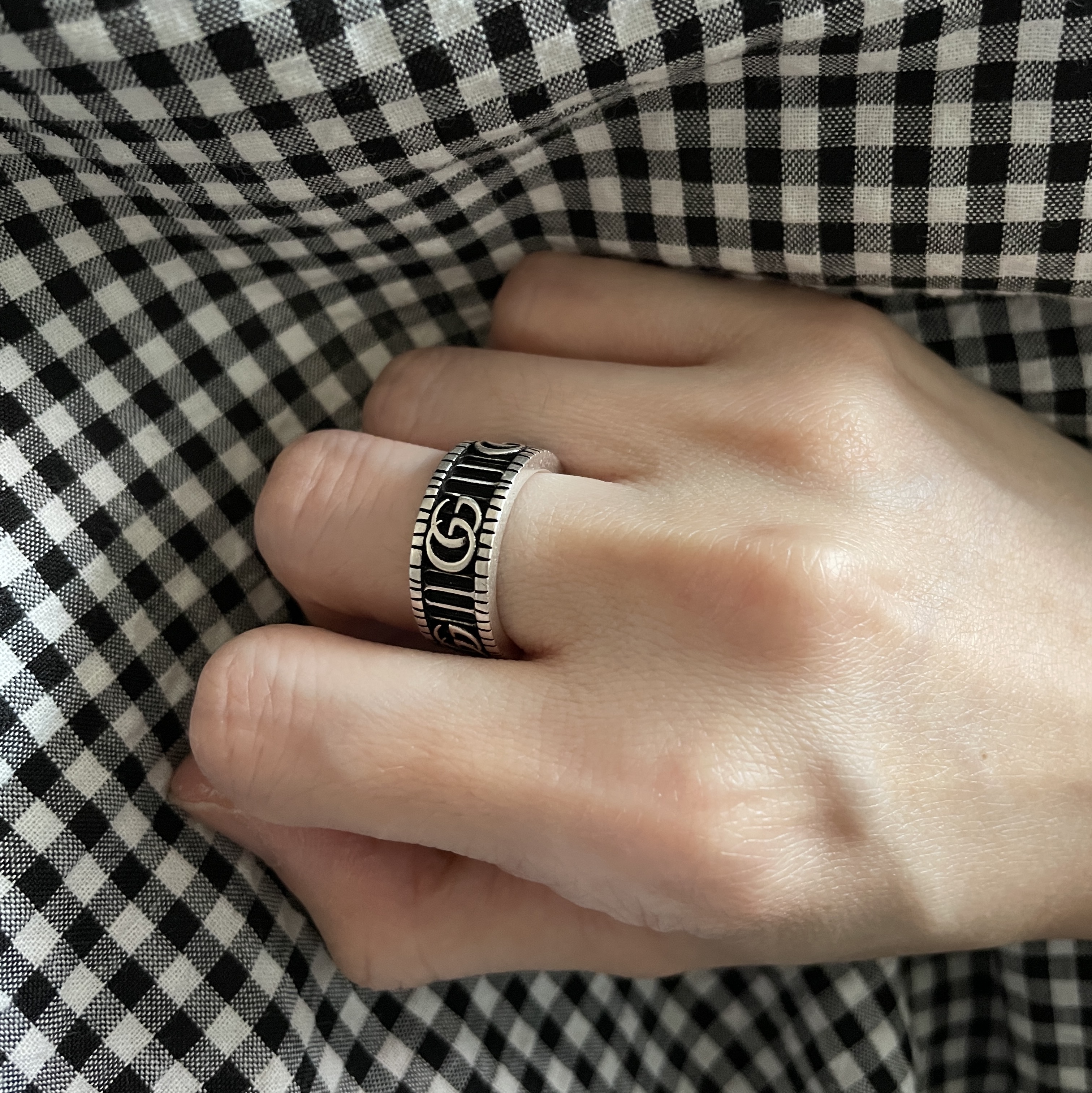 Gucci Ring with Double G Silver 착용 스타일