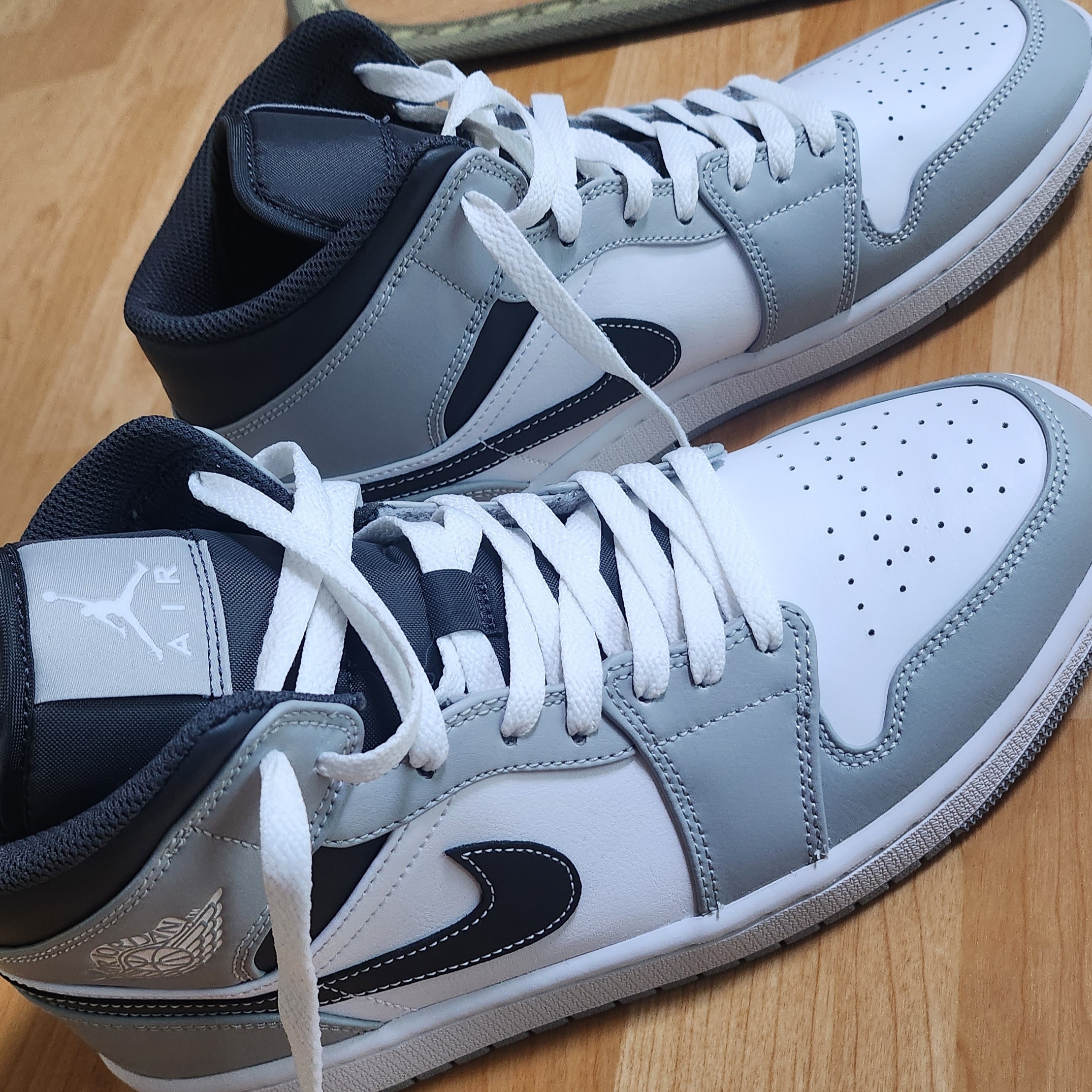 Jordan 1 Mid Light Smoke Grey Anthracite 착용 스타일