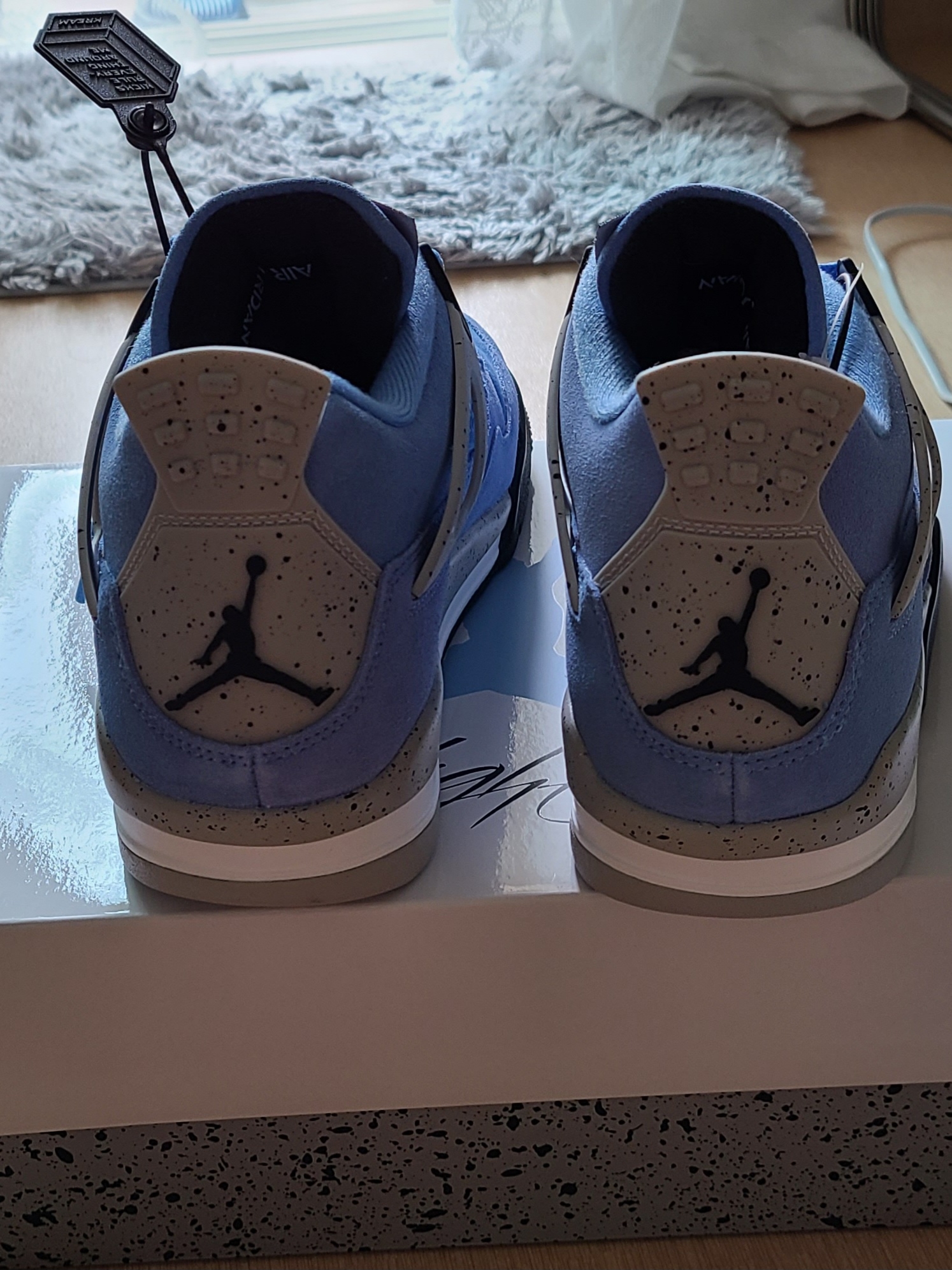 Jordan 4 Retro University Blue 착용 스타일 - 2