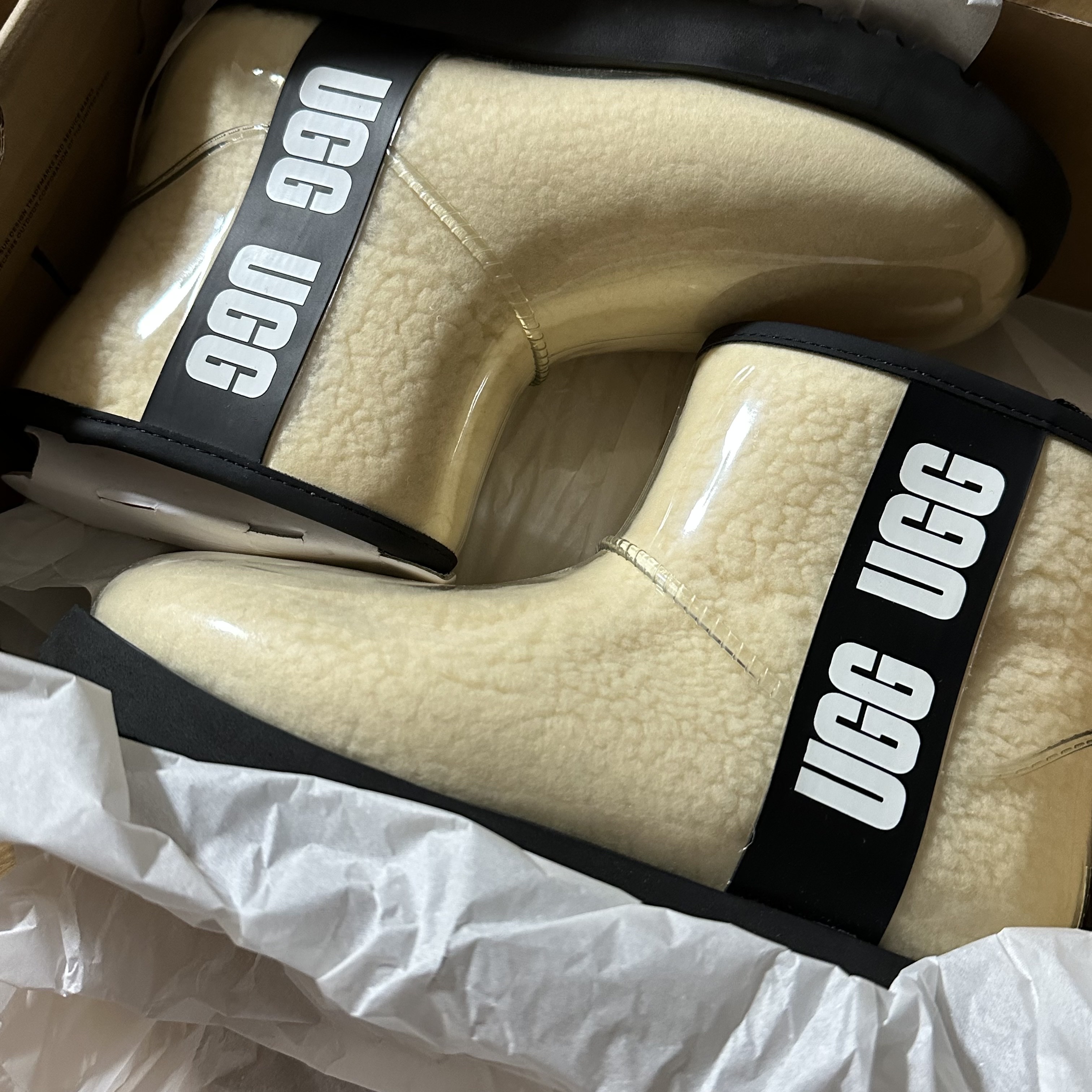 (W) UGG Classic Clear Mini Boots Natural Black 착용 스타일