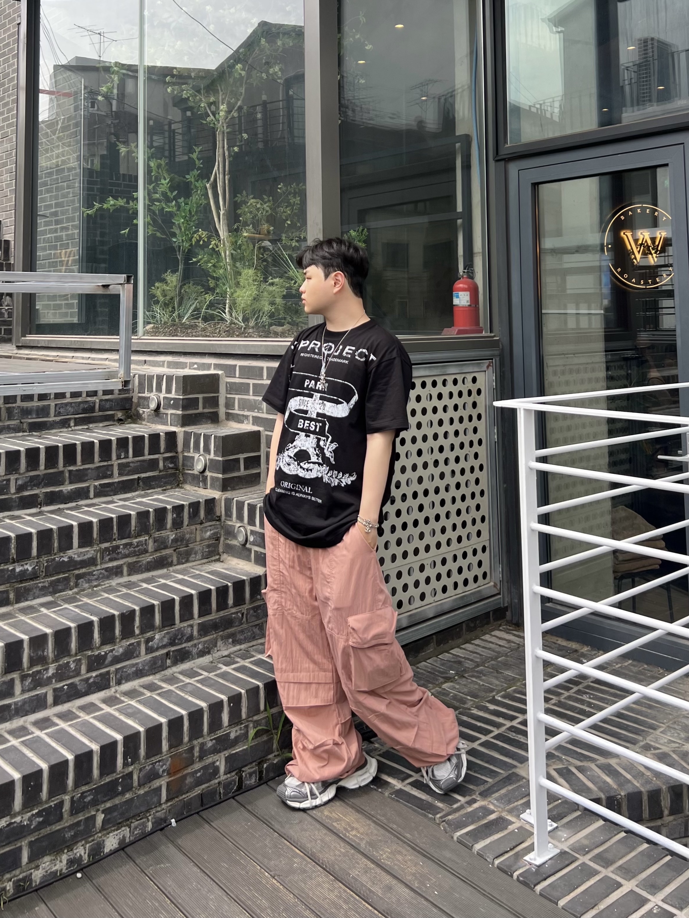 Balenciaga 3XL Sneakers Grey White Red, Y/Project Paris Best T-Shirt Black - 23SS 착용 스타일 - 2