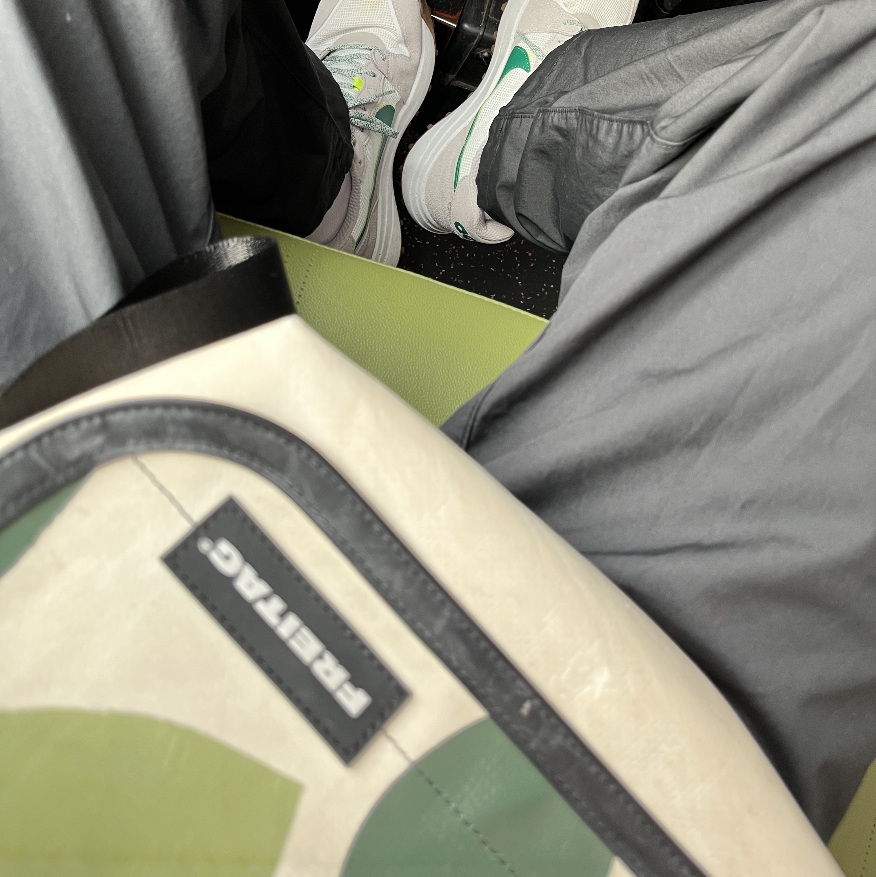 Nike ACG Lowcate Light Iron Ore 착용 스타일