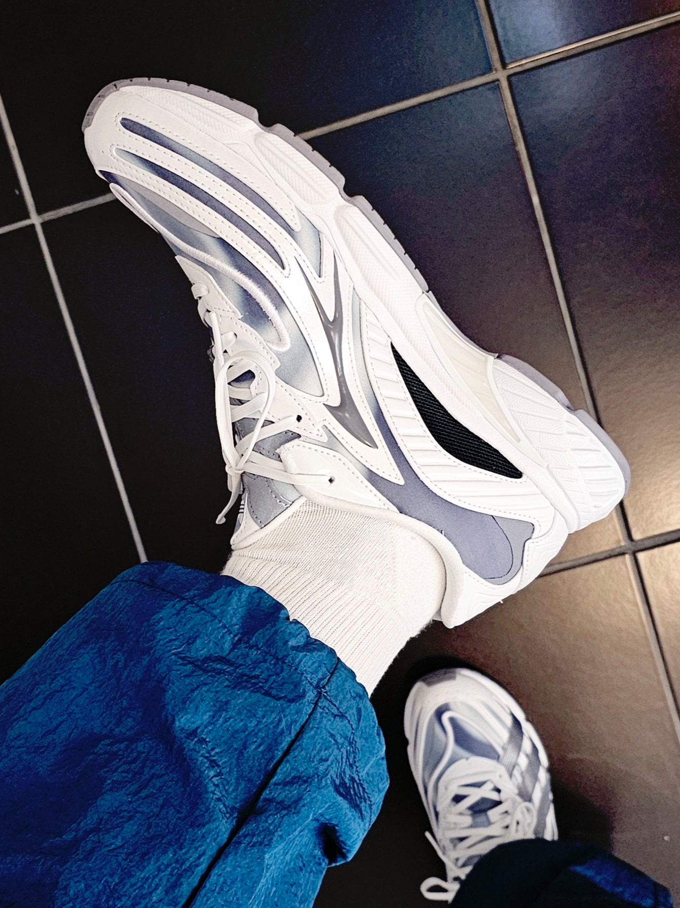 Adidas Orketro 2.0 Cloud White Grey 착용 스타일 - 3