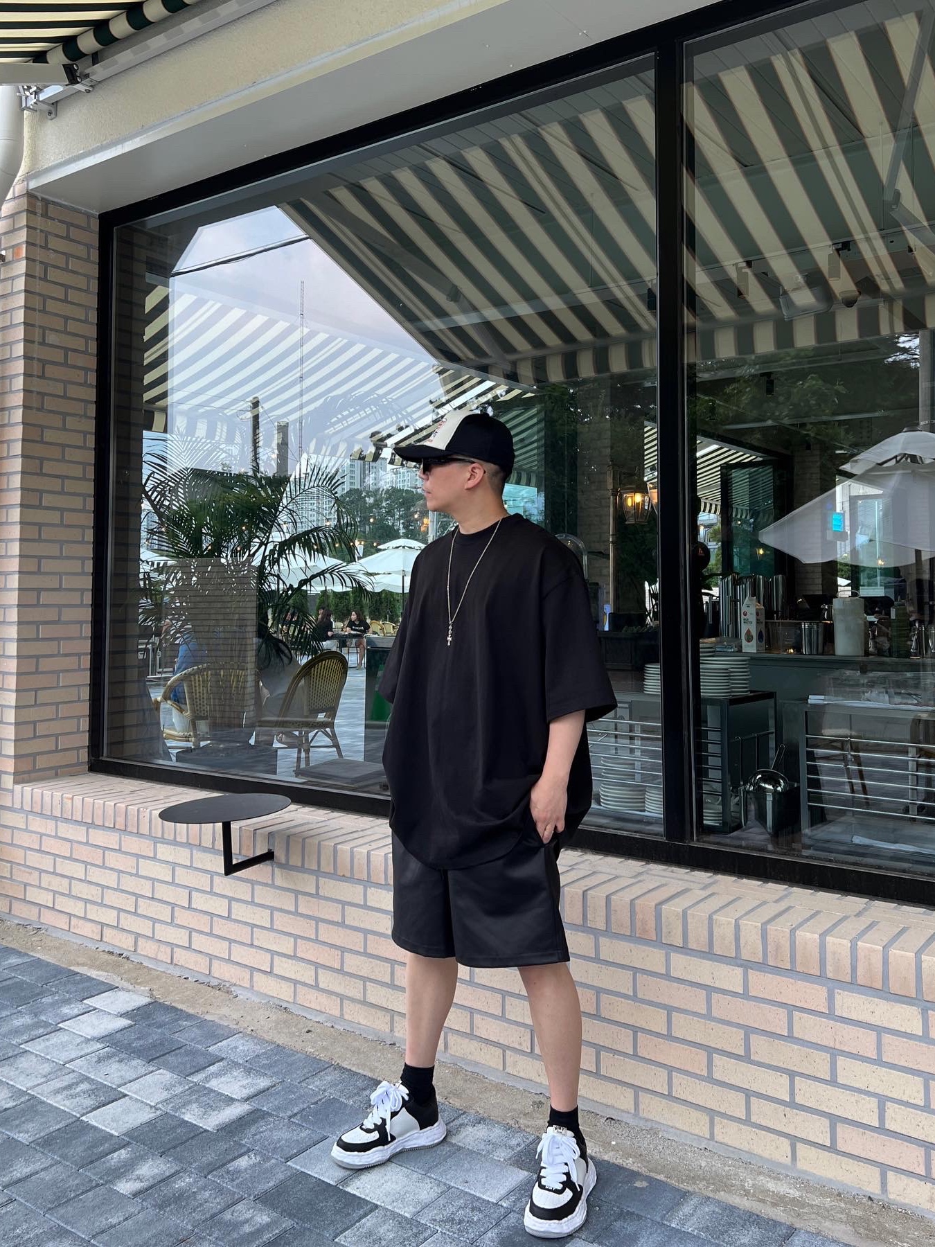 Maison Mihara Yasuhiro Wayne OG Sole Leather Low-top Sneakers Black White 착용 스타일 - 1