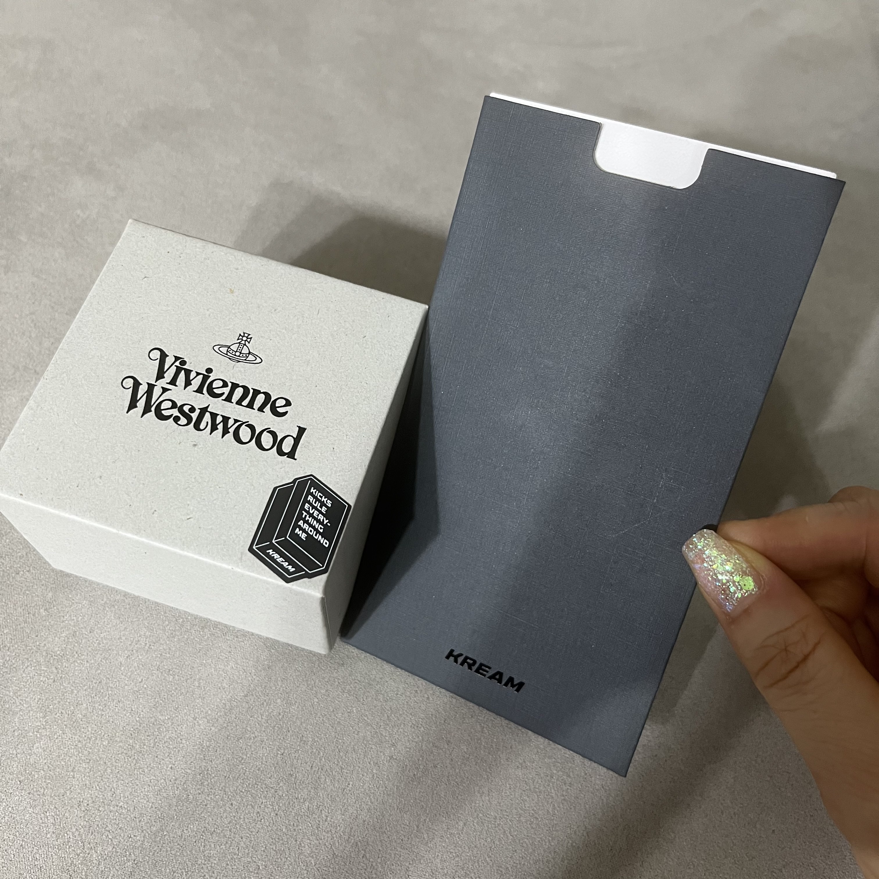 Vivienne Westwood Mini Bas Relief Choker Silver 착용 스타일 - 2